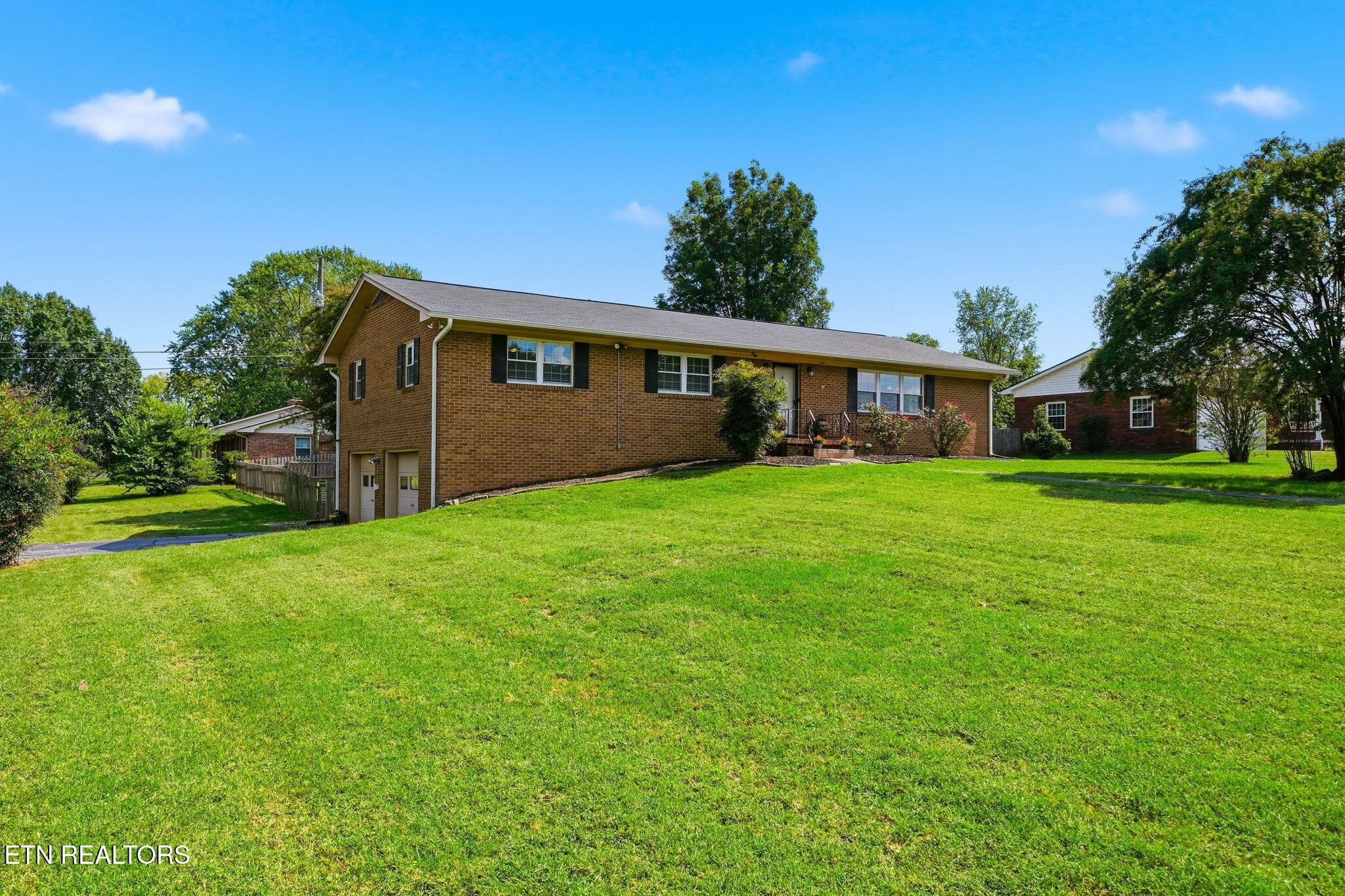 12-web-or-mls-7552 Berkshire Blvd-2 - 7552 Berkshire Blvd, Powell, TN 37849, Powell