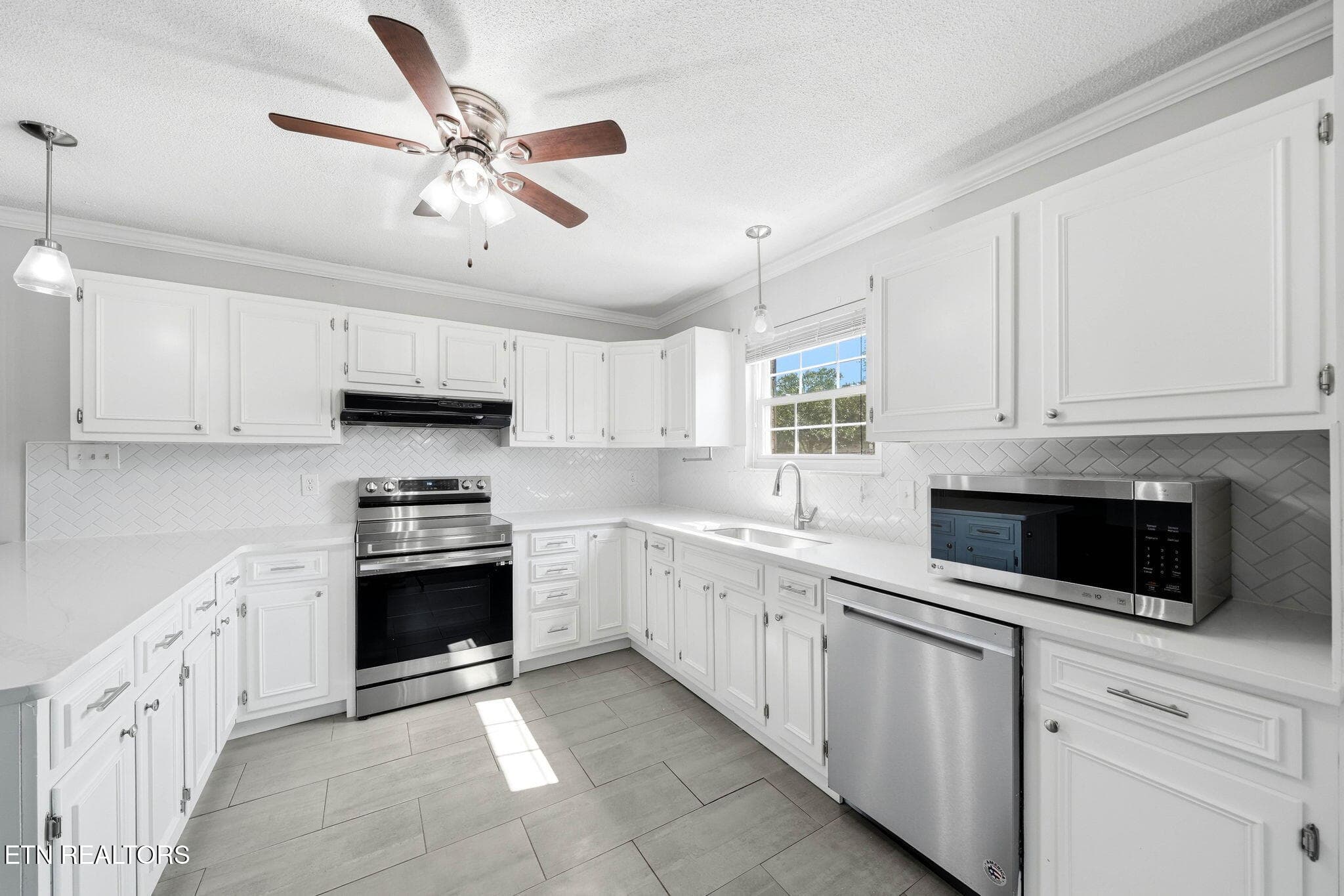 46-web-or-mls-7552 Berkshire Blvd-8 - 7552 Berkshire Blvd, Powell, TN 37849, Powell