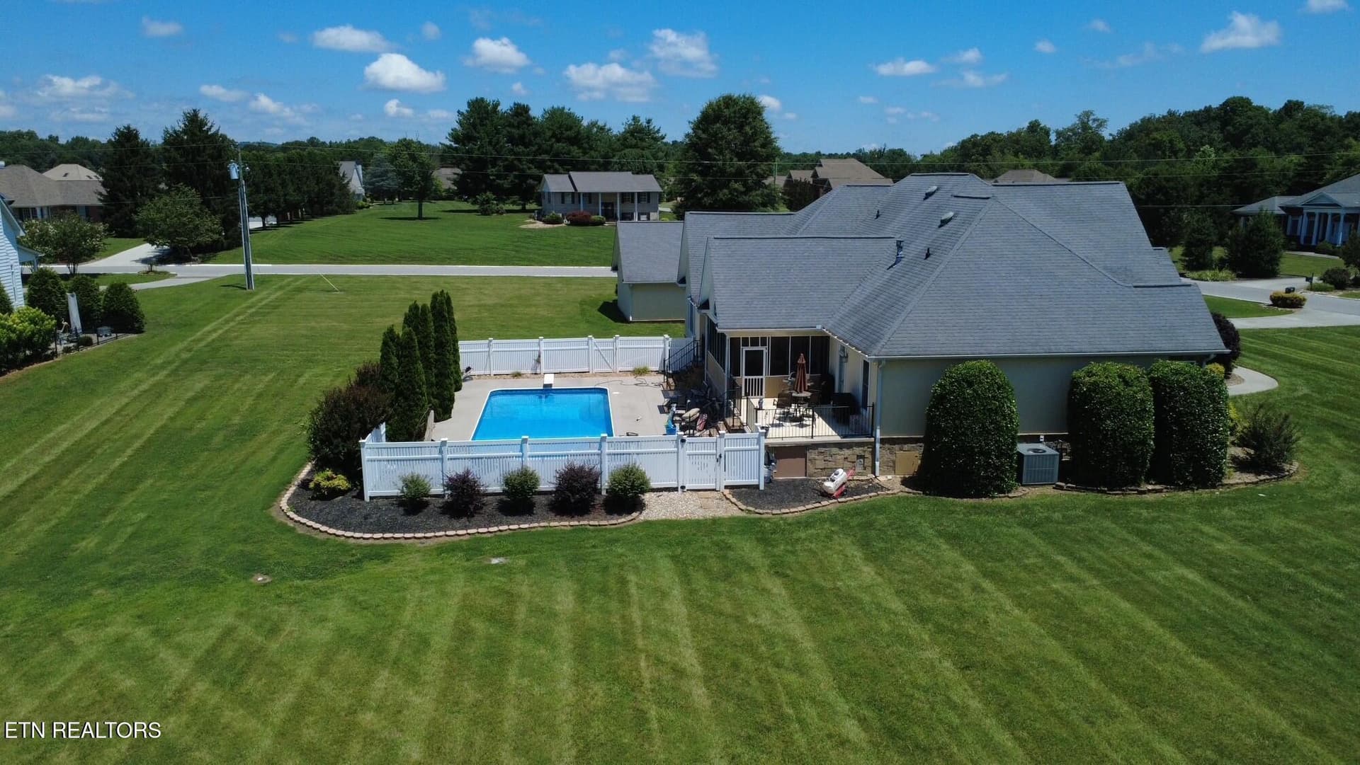 03_beyc6abd57eeb8449 - 100 Springview Cove, Madisonville, TN 37354