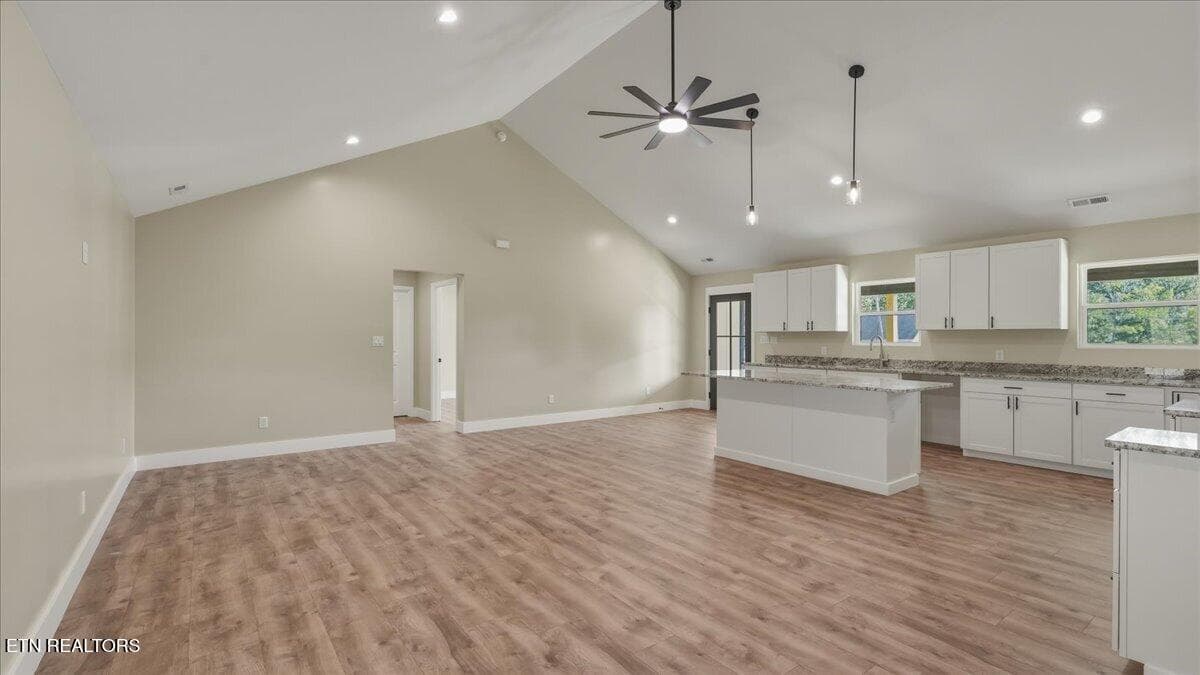 06-Living Room - 105 Van Stowe Rd, Harriman, TN 37748, Harriman