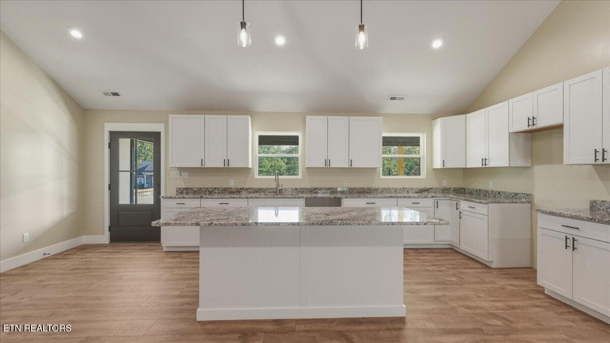 10-Kitchen - 105 Van Stowe Rd, Harriman, TN 37748, Harriman