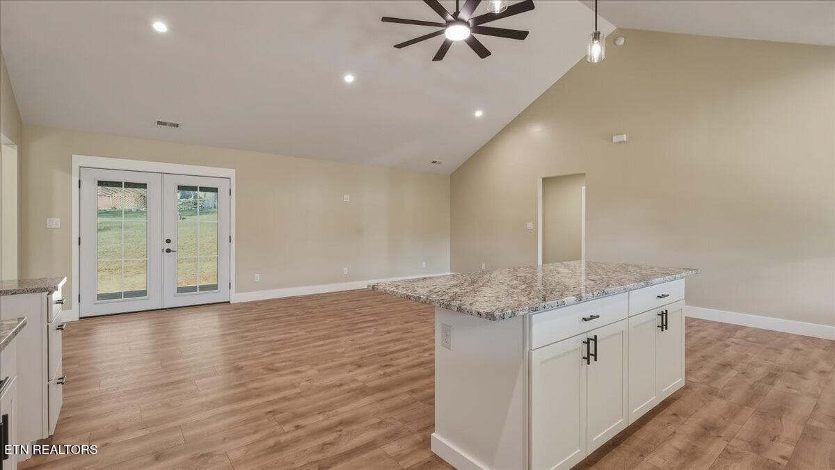 13-Kitchen - 105 Van Stowe Rd, Harriman, TN 37748, Harriman