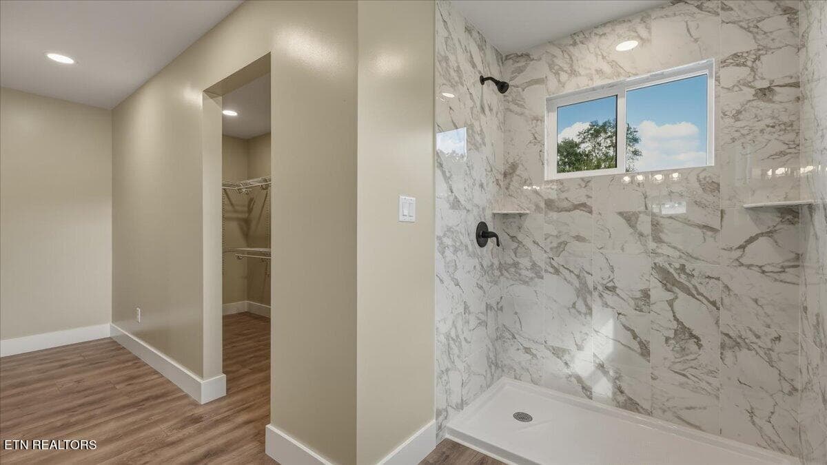 16-Priamary Bath - 105 Van Stowe Rd, Harriman, TN 37748, Harriman