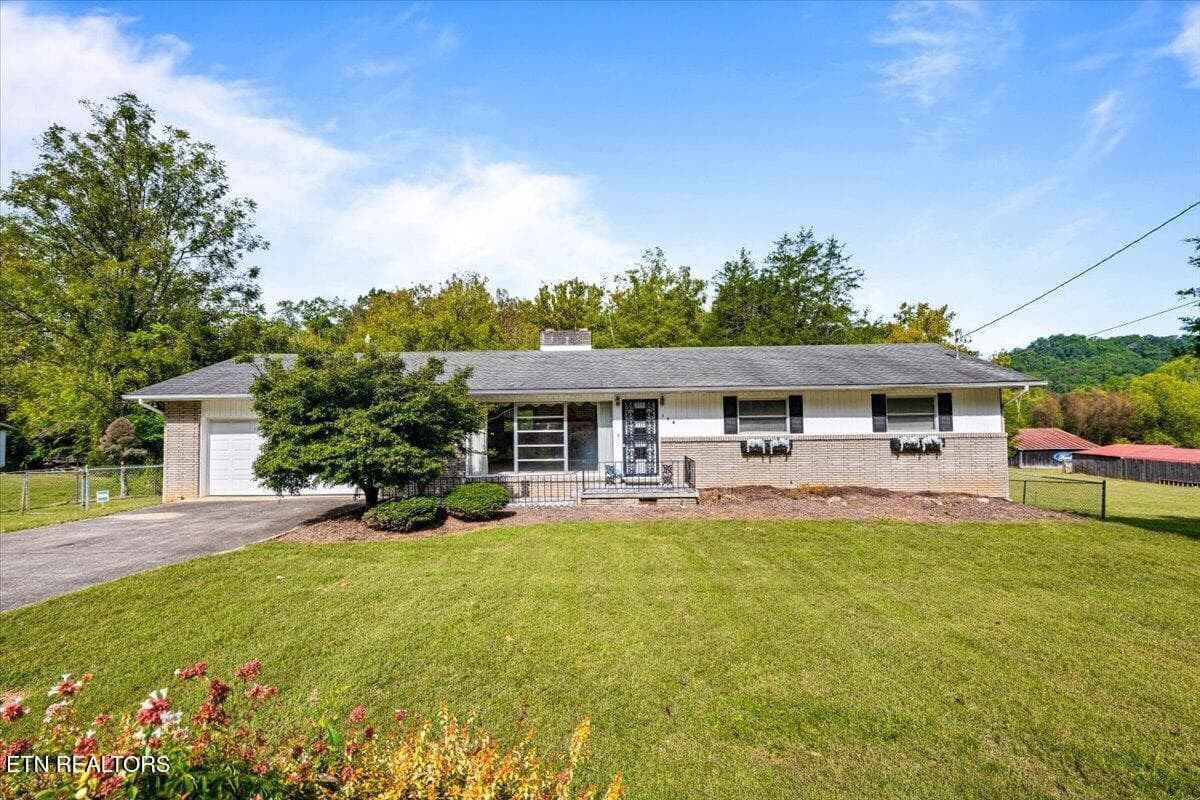 154 E Wolf Valley Rd, Heiskell, TN 37754
