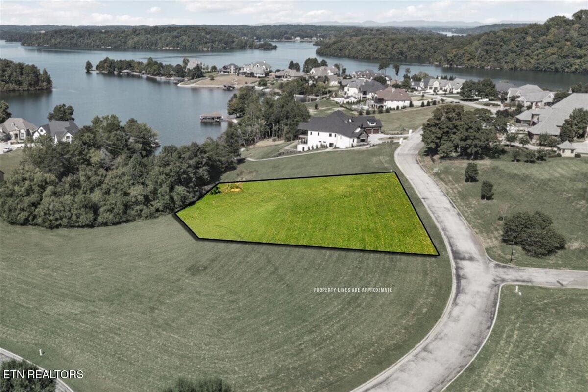 135 Amblecrest Drive, Vonore, TN 37885