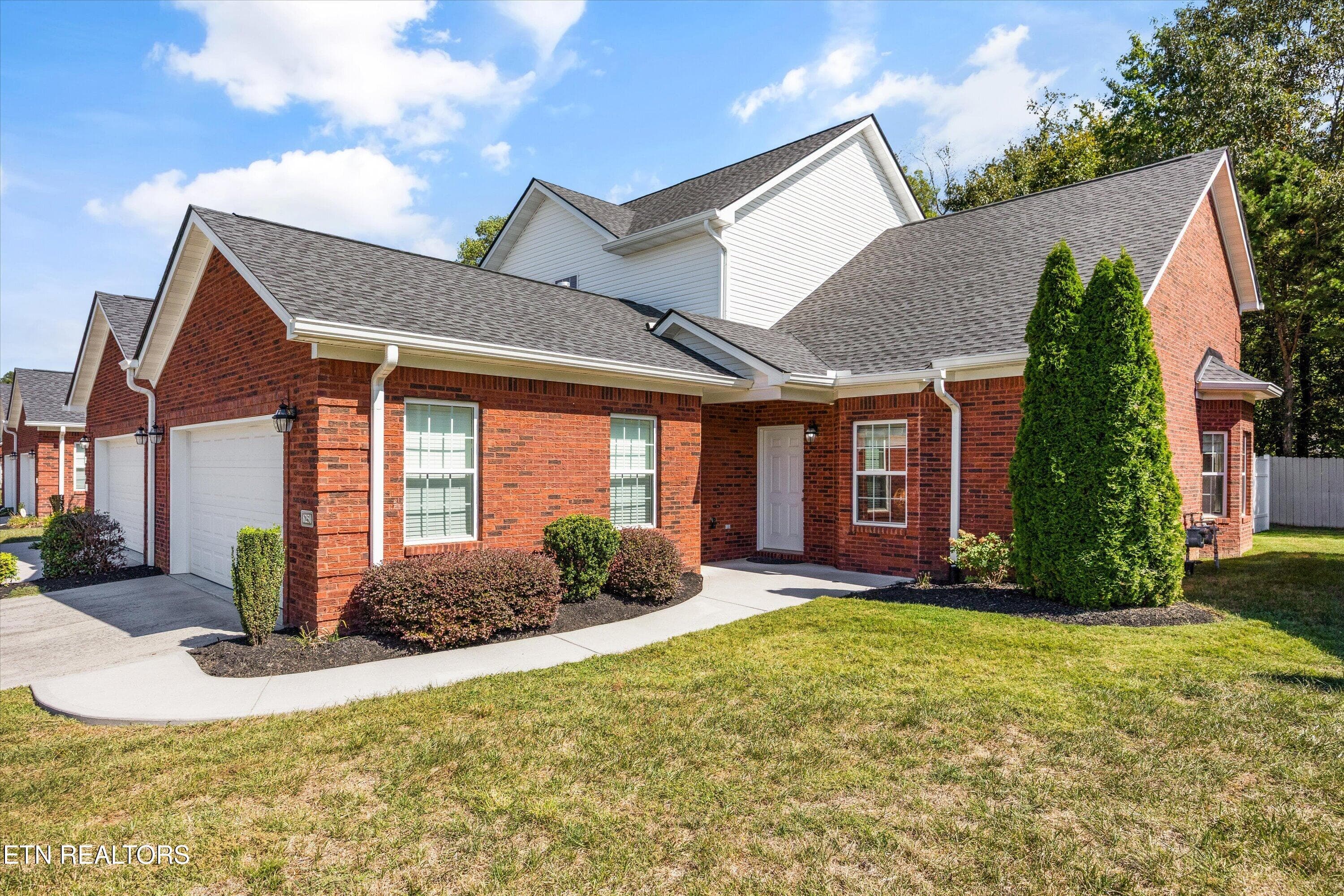 Brick End Unit - 6250 Patel Way, Knoxville, TN 37909, Knoxville