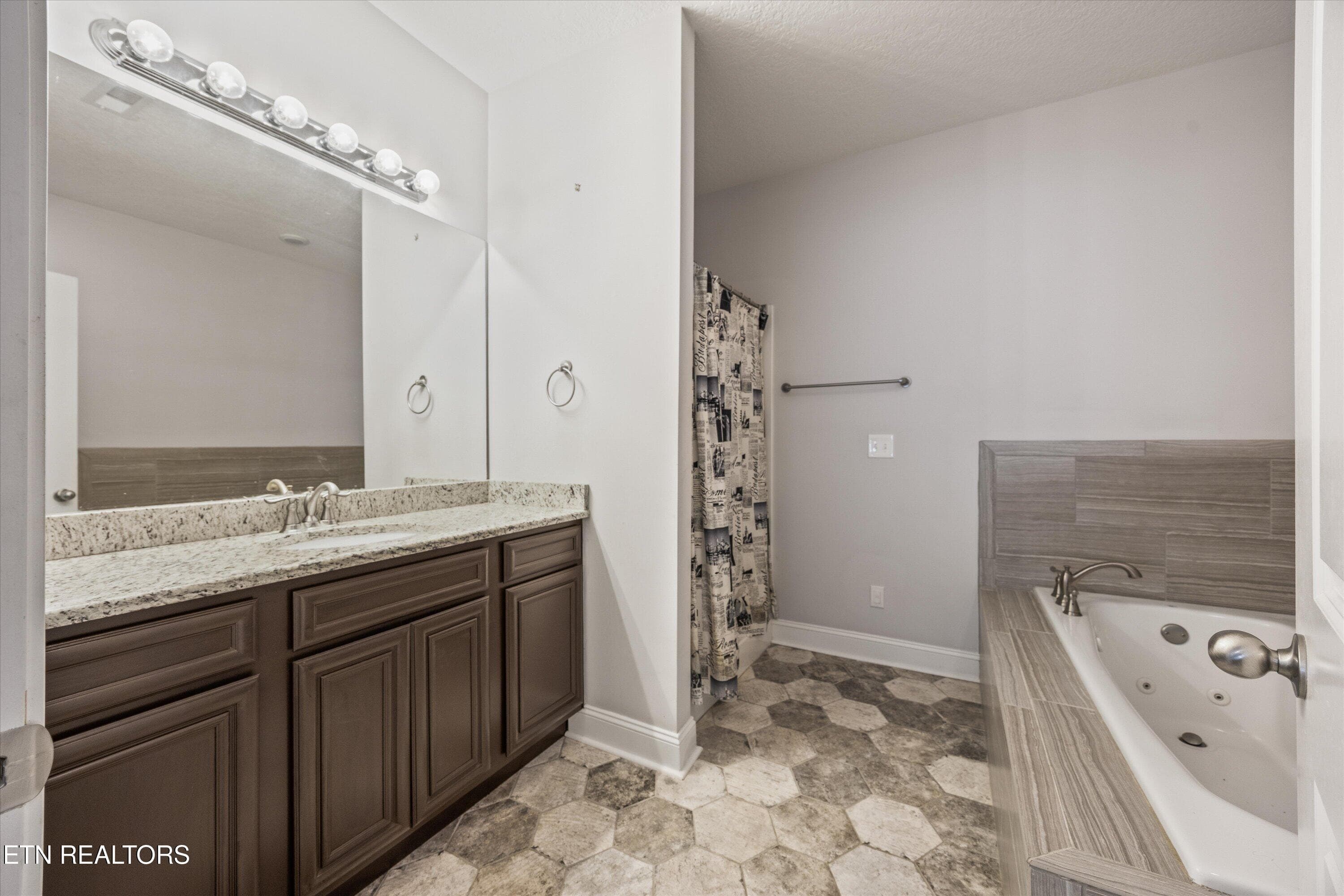 Large primary bathroom - 6250 Patel Way, Knoxville, TN 37909, Knoxville