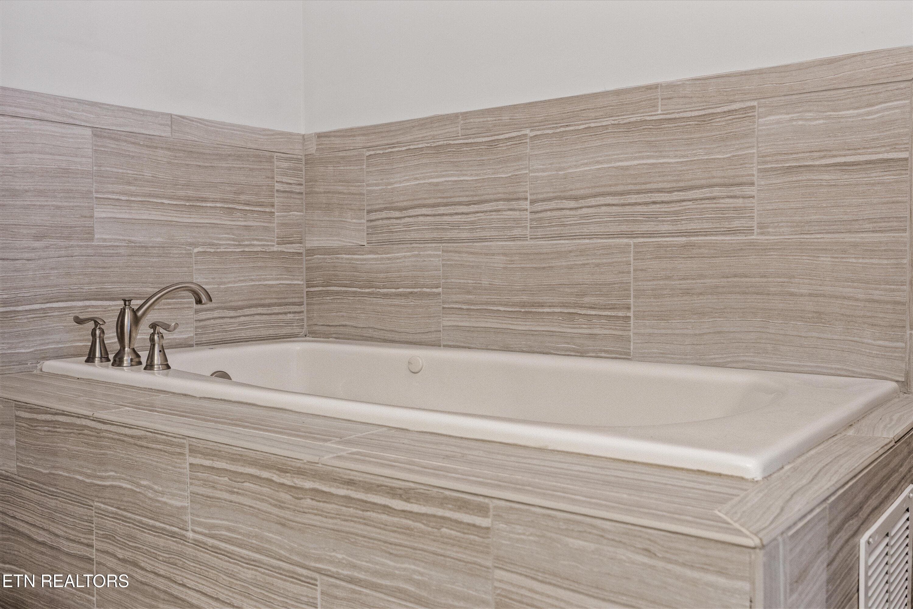 Large Jetted Tub - 6250 Patel Way, Knoxville, TN 37909, Knoxville