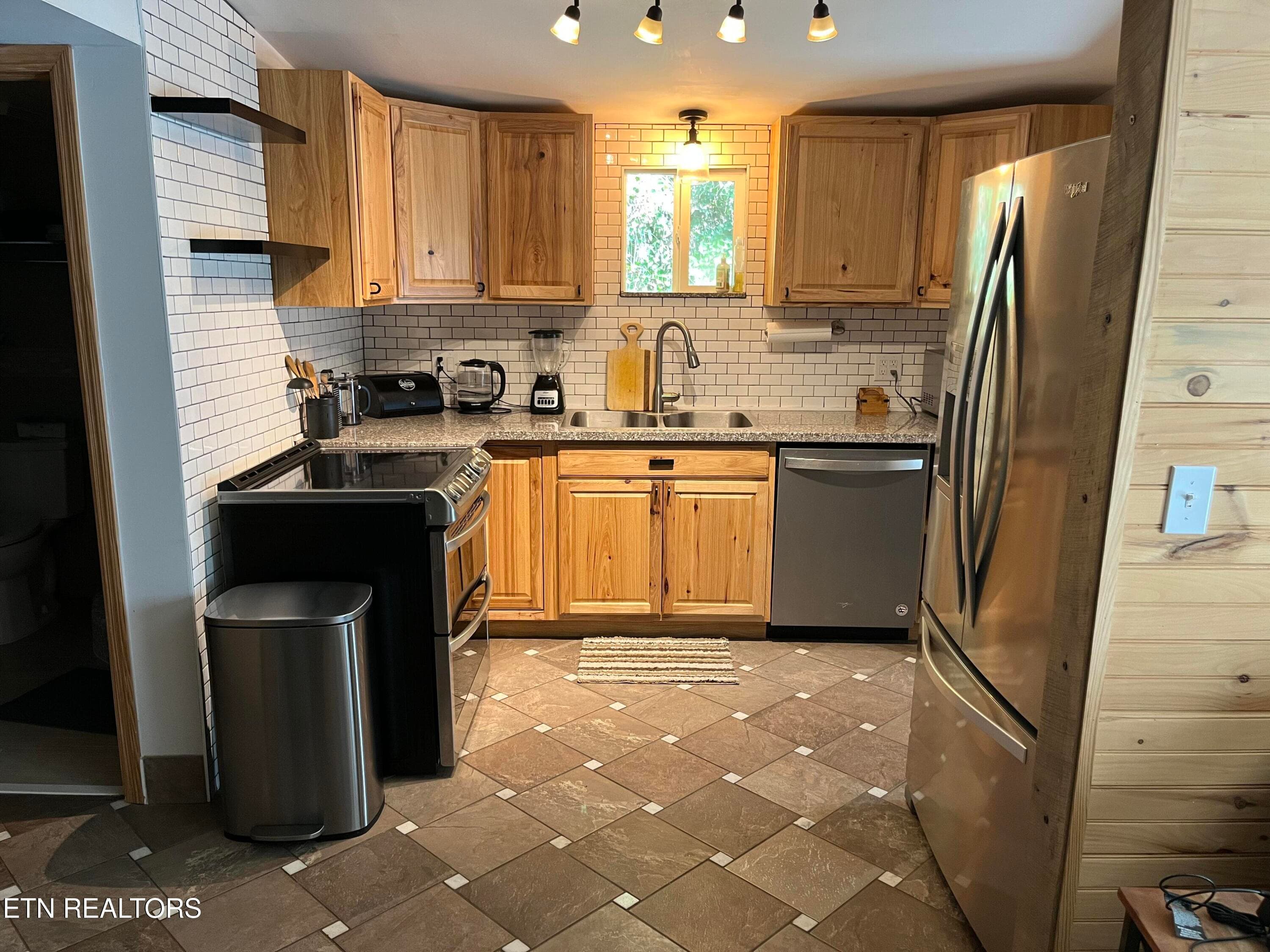10_beyc6ab68480d9f1d - 8922 Pedigo Road Rd, Powell, TN 37849