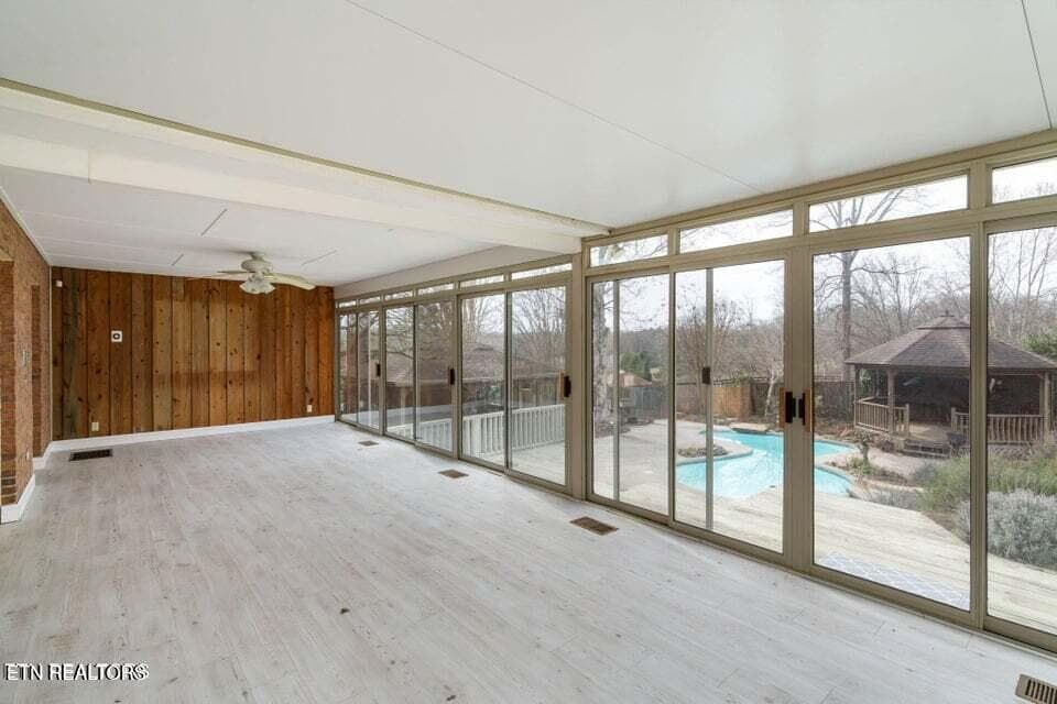 Sun Room - 5329 Fountain Gate Rd, Knoxville, TN 37918, Knoxville