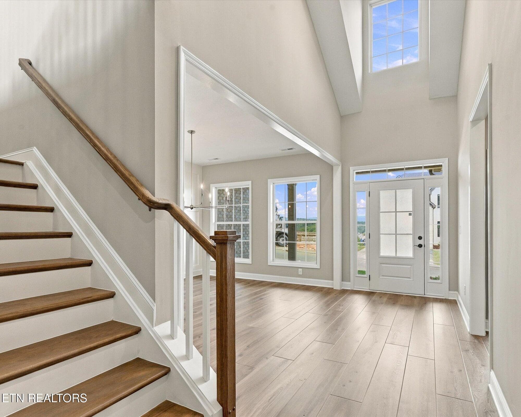 Grand Entrance - 1828 Hickory Reserve Rd, Knoxville, TN 37932