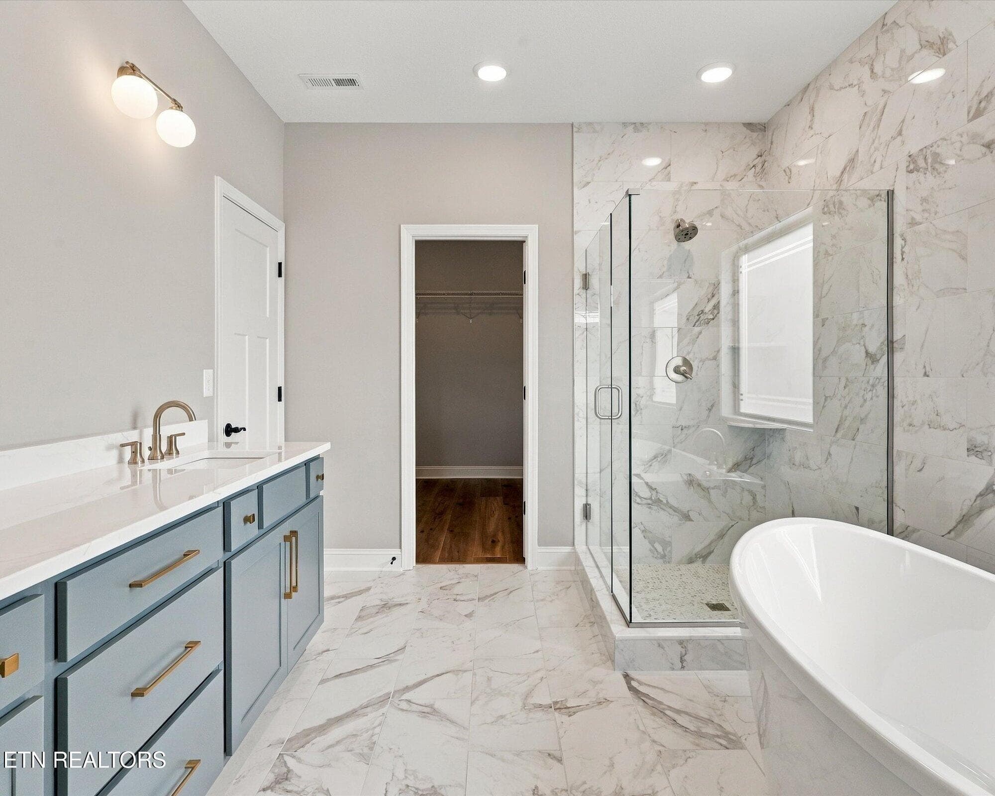 Primary Bath - 1828 Hickory Reserve Rd, Knoxville, TN 37932