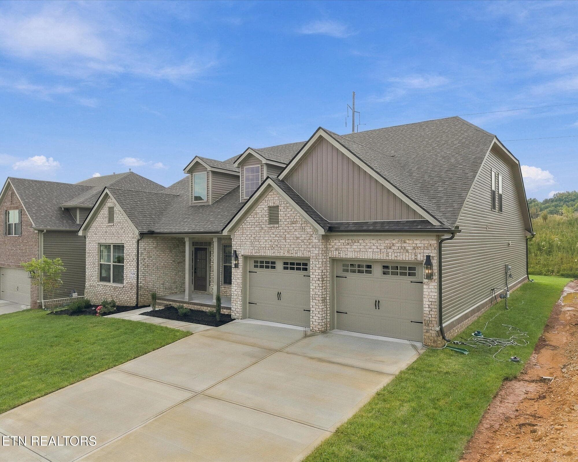 3 Car Tandem Garage - 1828 Hickory Reserve Rd, Knoxville, TN 37932