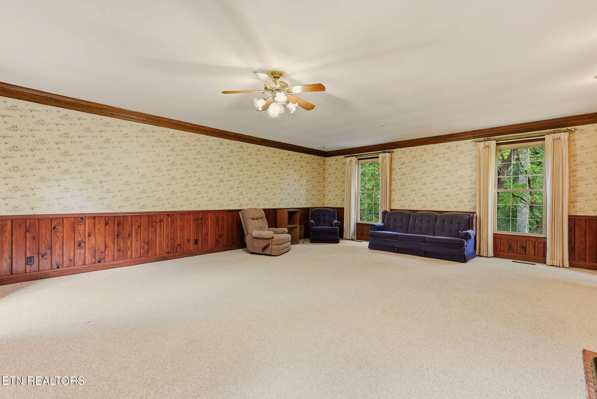 Huge family room on main - 108 Amanda Place, Oak Ridge, TN 37830, Oak Ridge