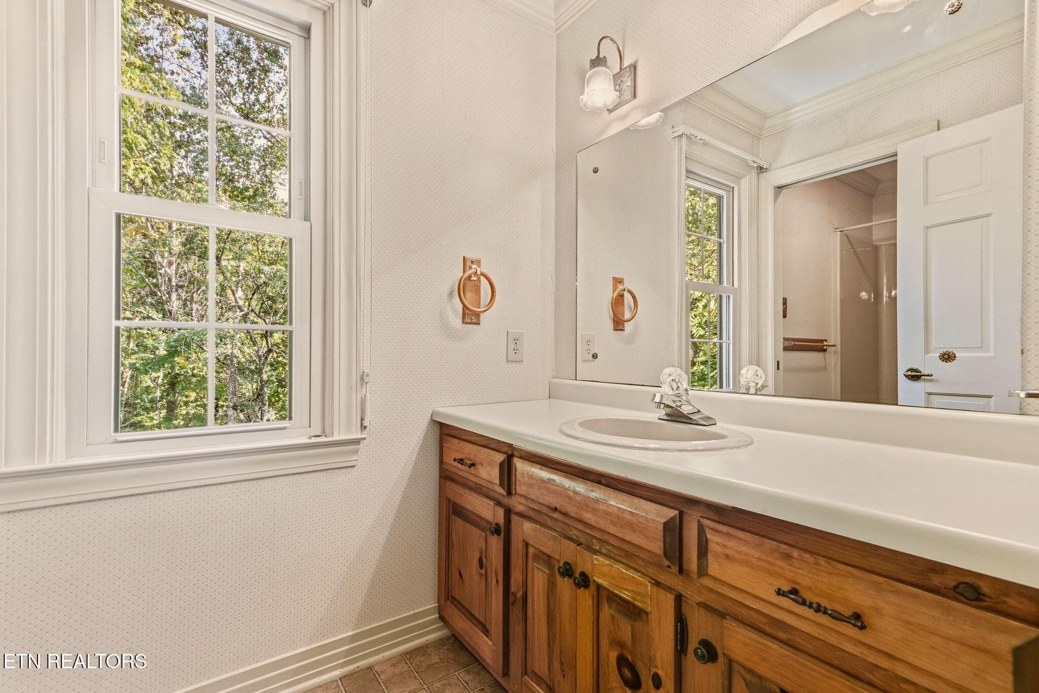 Upstairs hall bath - 108 Amanda Place, Oak Ridge, TN 37830, Oak Ridge