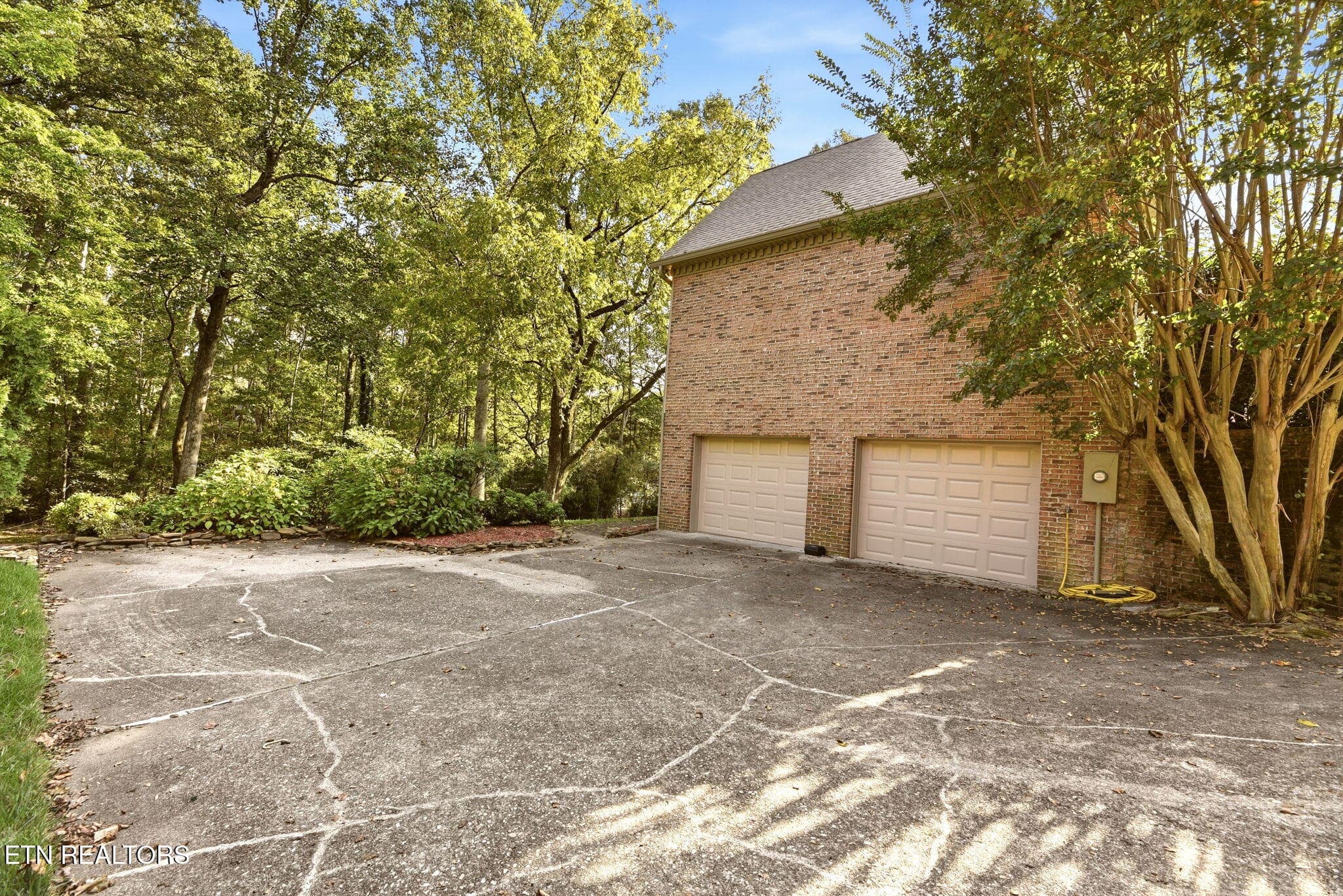 Two-car garage - 108 Amanda Place, Oak Ridge, TN 37830, Oak Ridge