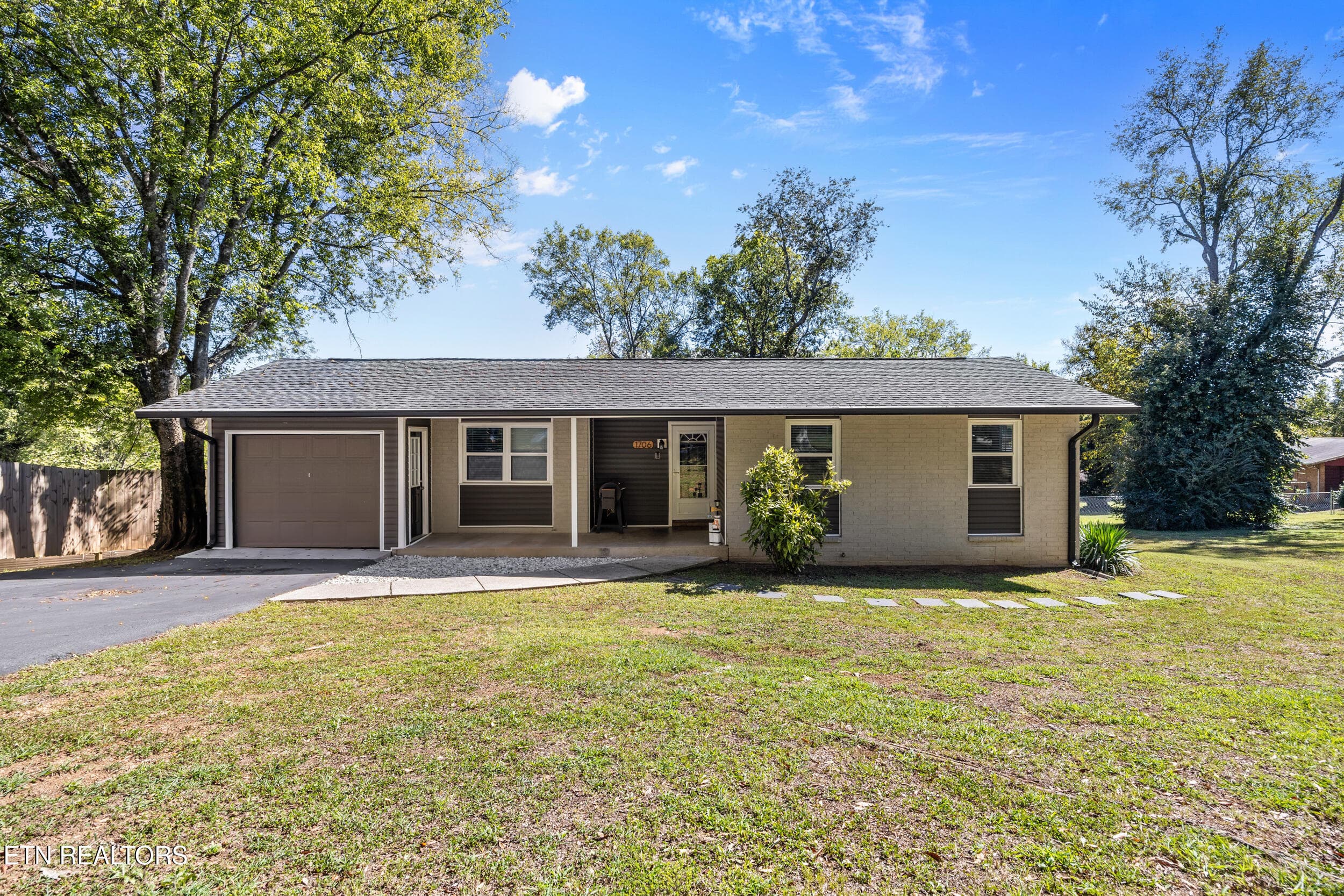 1706 Hazen St, Knoxville, TN 37915