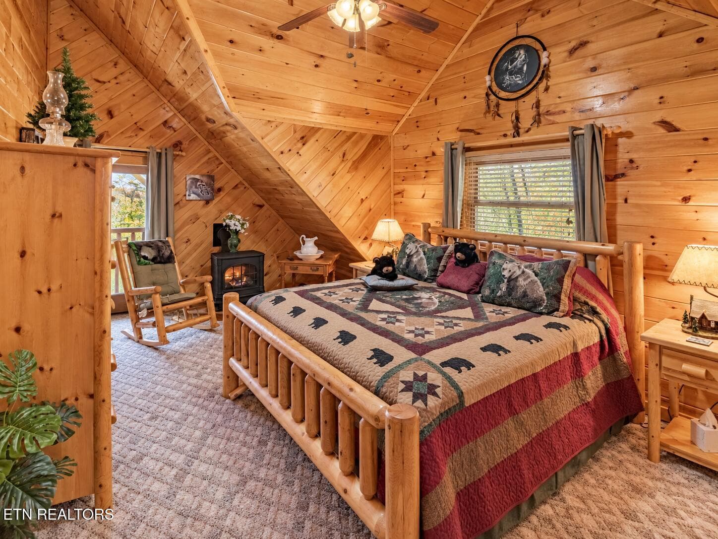 Cozy Rustic Bear-Themed Cabin Attic Bedr - 3341 Sugar Maple Loop Rd, Sevierville, TN 37862