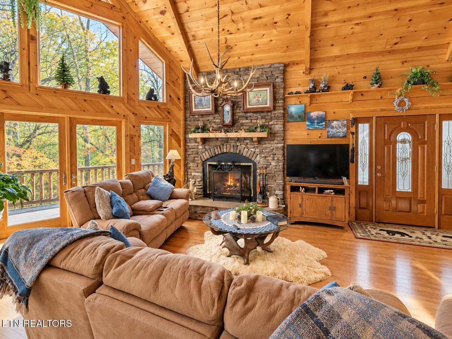 Cozy Rustic Cabin Living Room - 3341 Sugar Maple Loop Rd, Sevierville, TN 37862