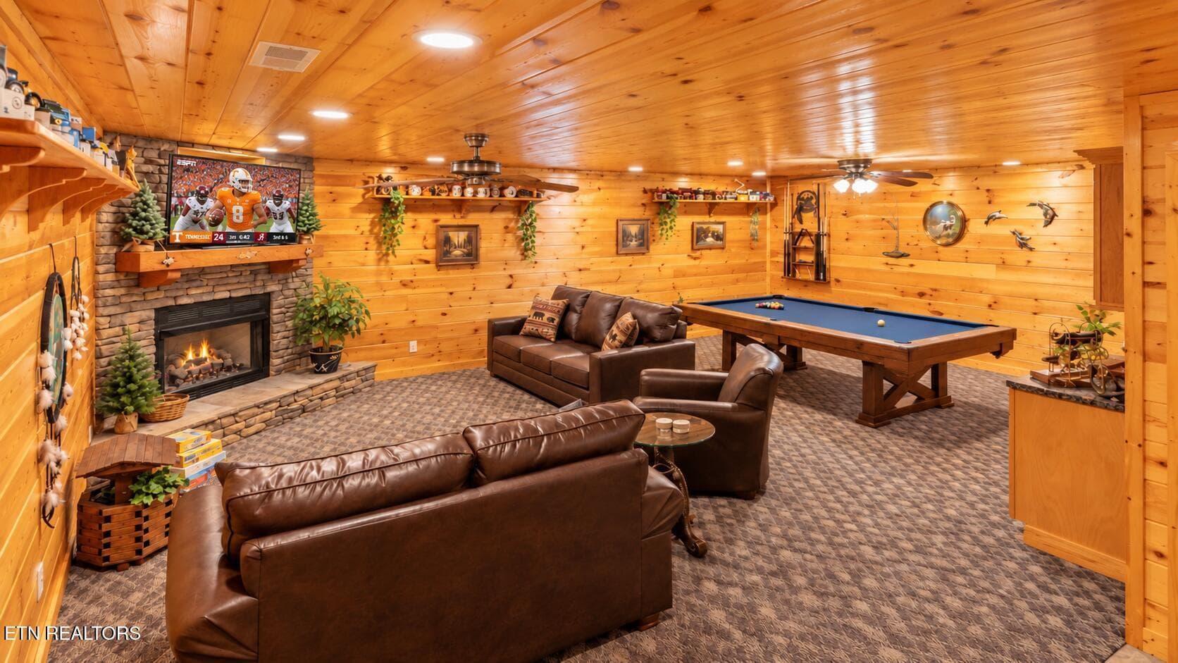 Tennessee Football in a Cozy Cabin Game - 3341 Sugar Maple Loop Rd, Sevierville, TN 37862