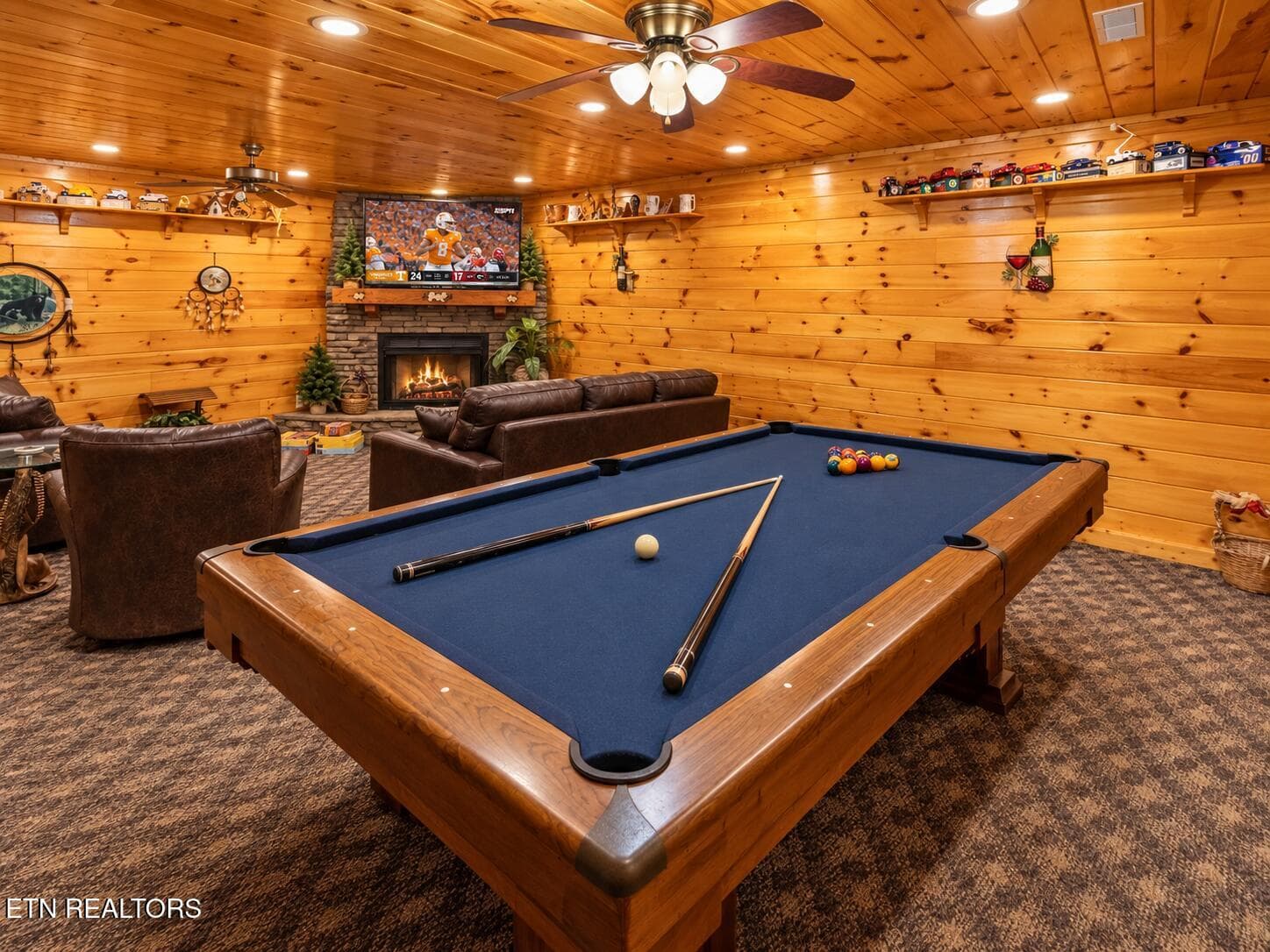 Rustic Cabin Game Room Showdown - 3341 Sugar Maple Loop Rd, Sevierville, TN 37862