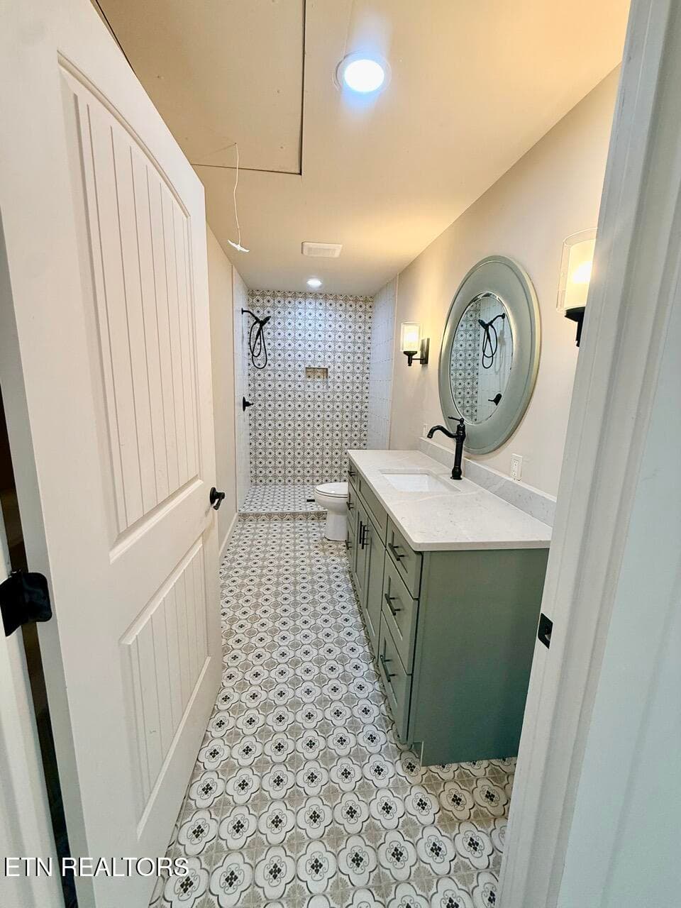 bath 1 - 8752 Gleason Drive, Knoxville, TN 37923, Knoxville