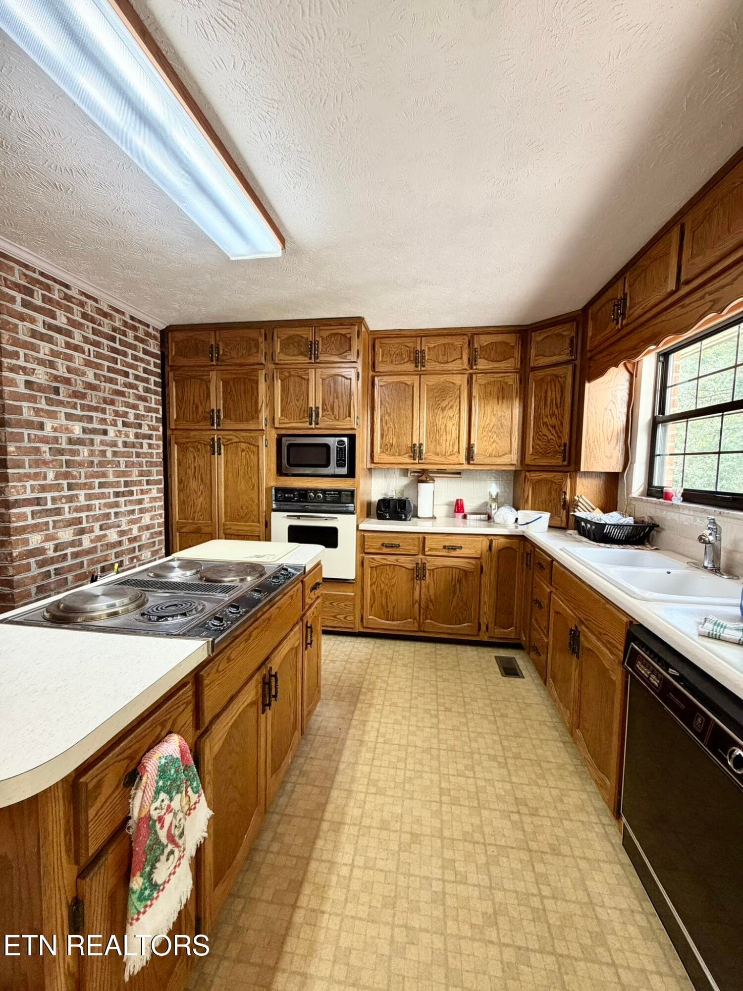 Tipton Myers 135 Kitchen 2 - 135 Tipton Myers Drive, Maryville, TN 37804, Maryville
