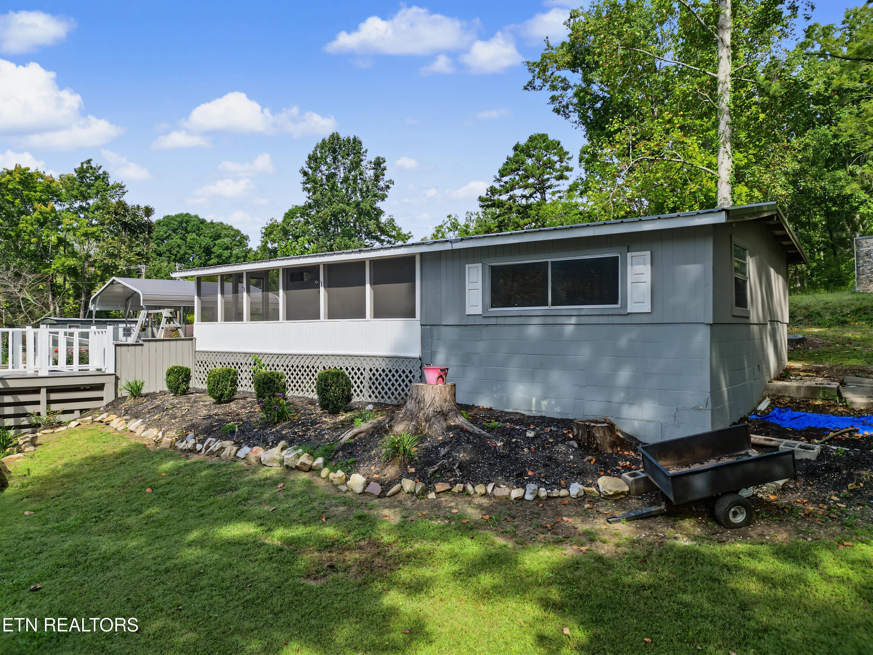 Storage w screen porch - 6060 S Circle Drive, Tallassee, TN 37878, Tallassee