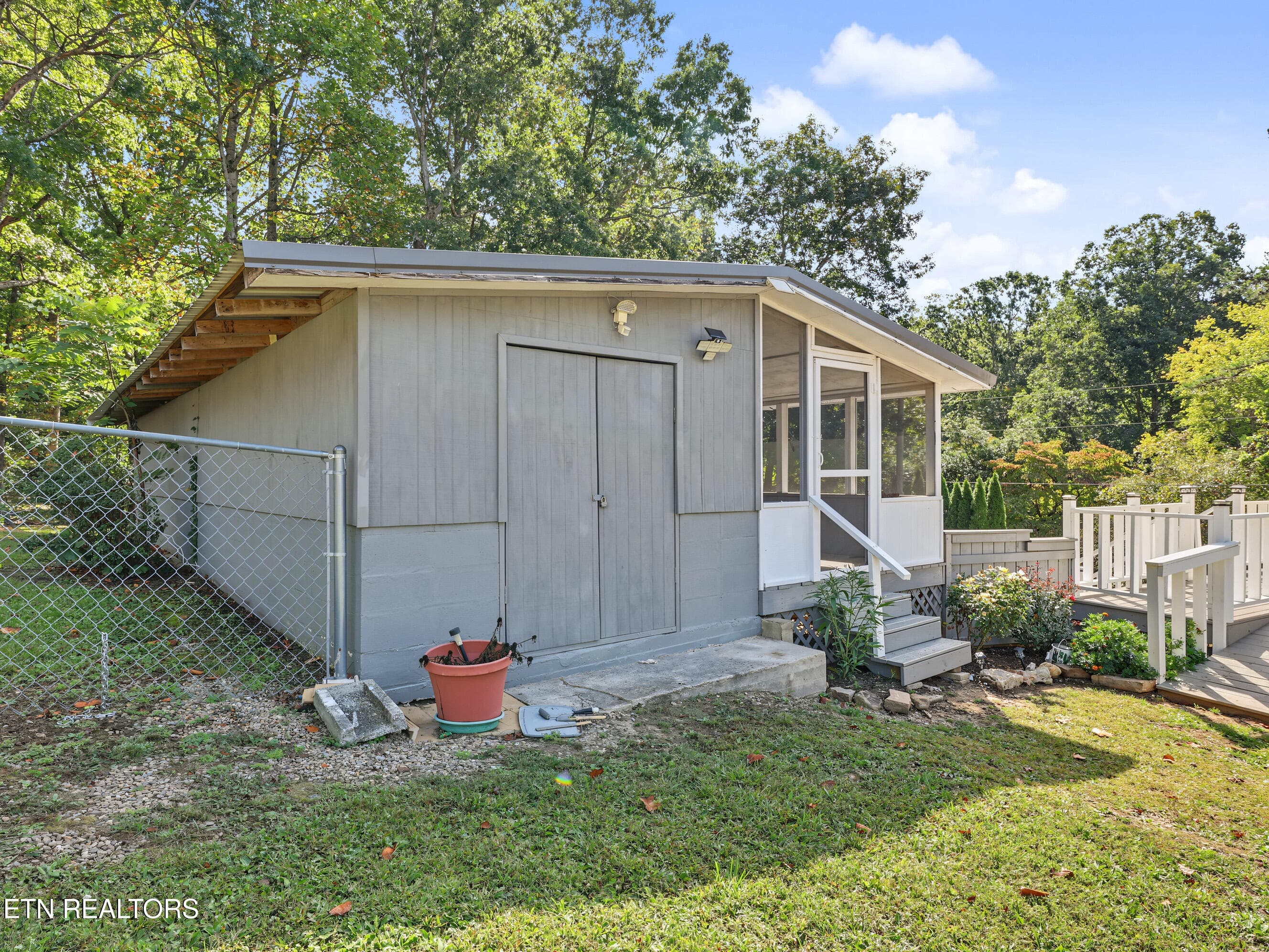 Storage w screen porch - 6060 S Circle Drive, Tallassee, TN 37878, Tallassee