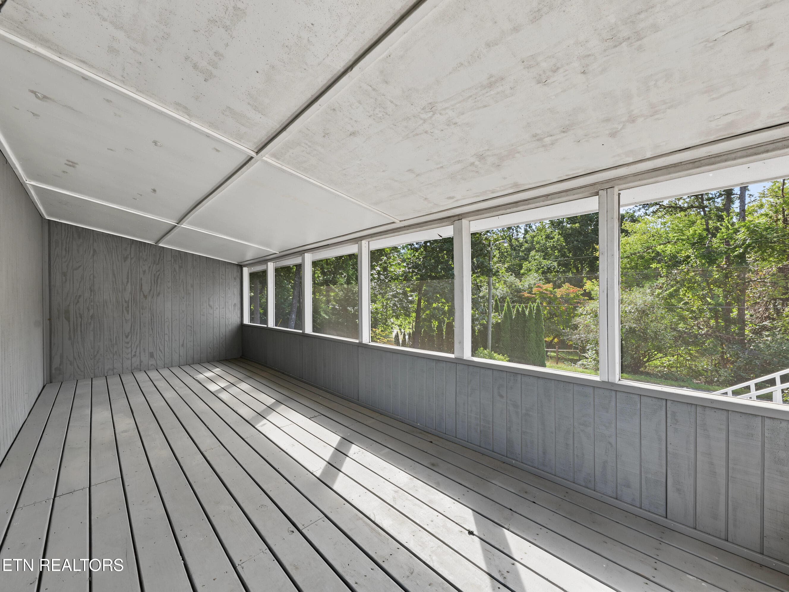 Screen porch on storage building - 6060 S Circle Drive, Tallassee, TN 37878, Tallassee