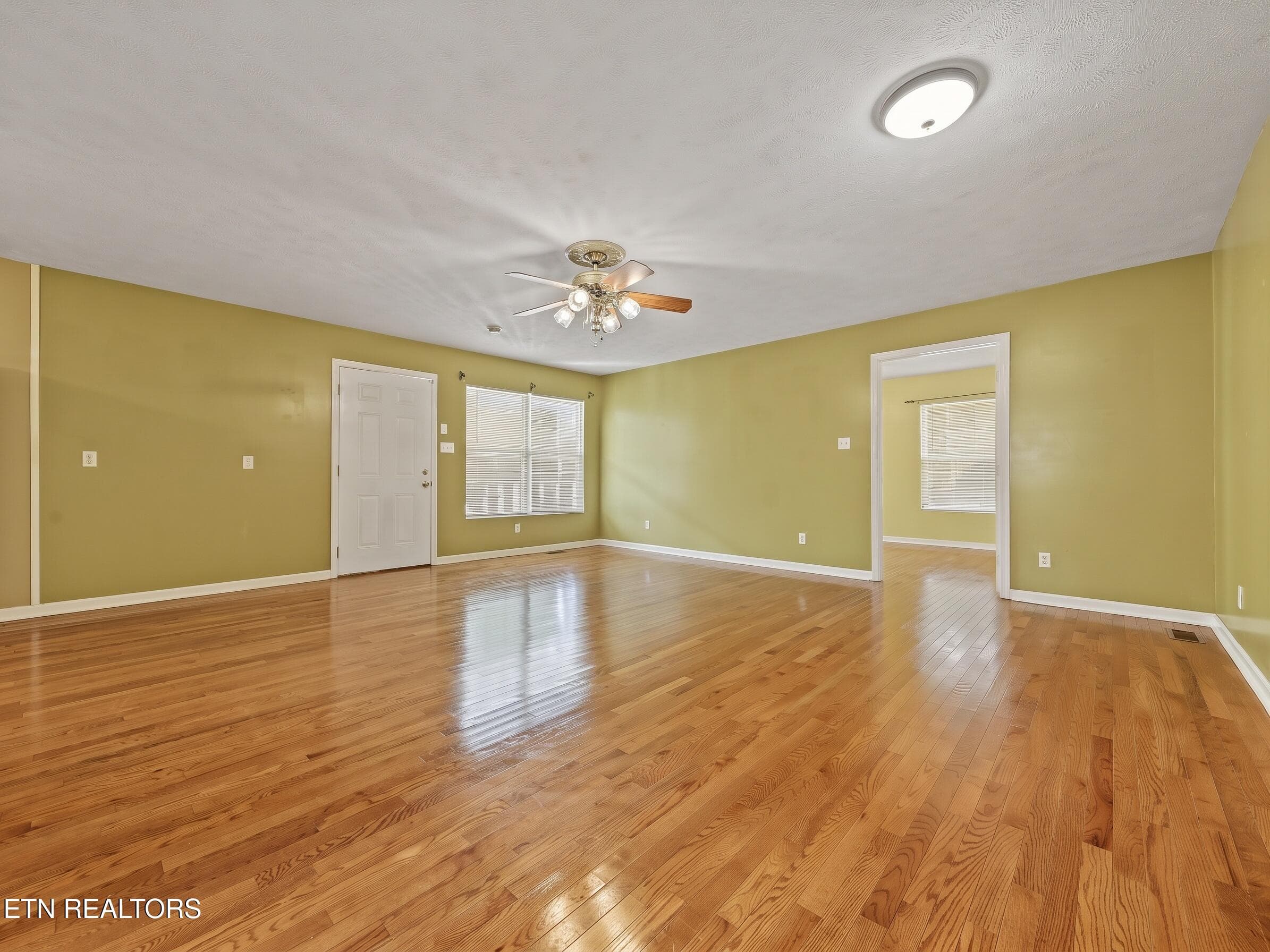 Family room - 6060 S Circle Drive, Tallassee, TN 37878, Tallassee