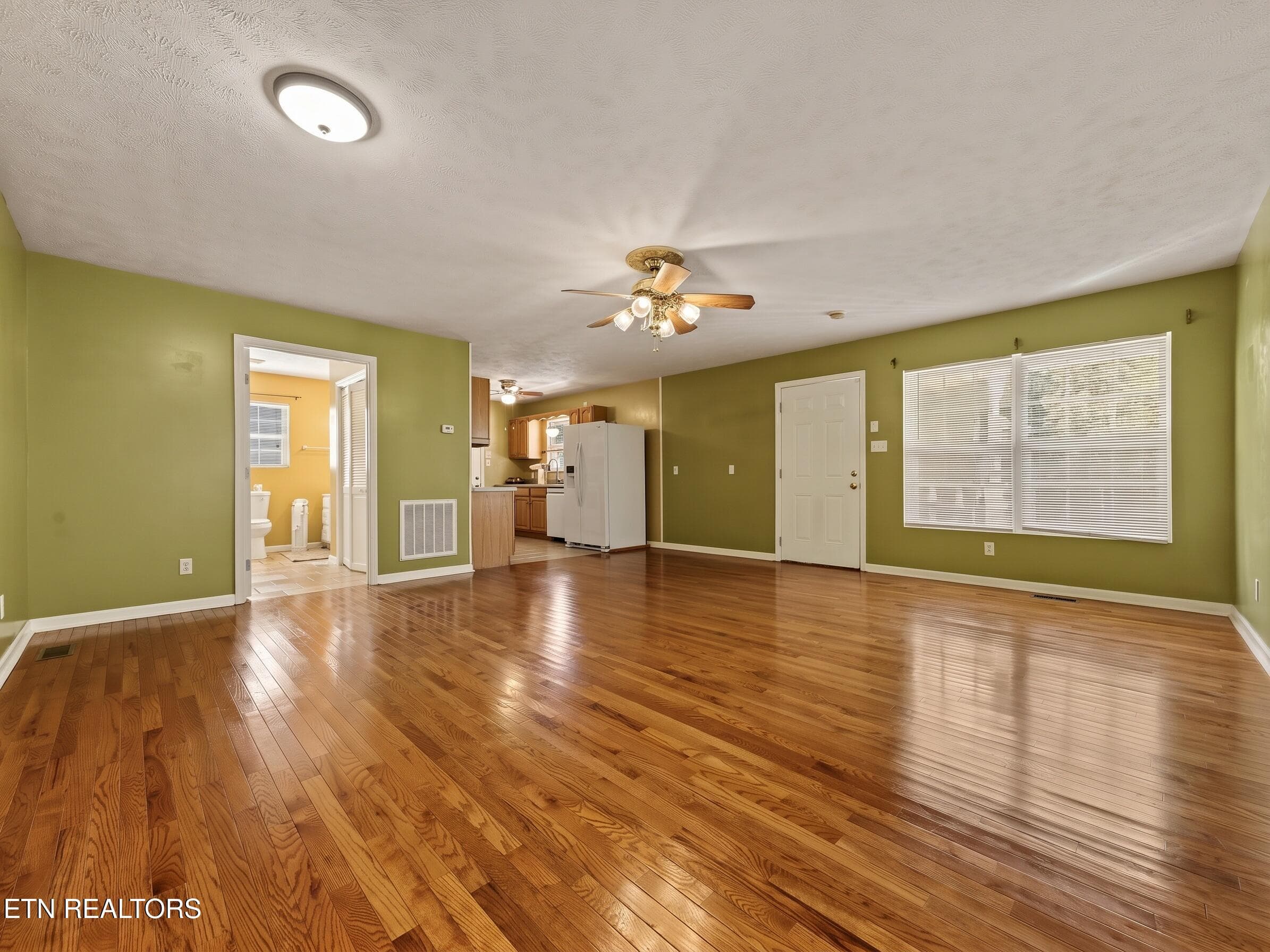 Family room - 6060 S Circle Drive, Tallassee, TN 37878, Tallassee