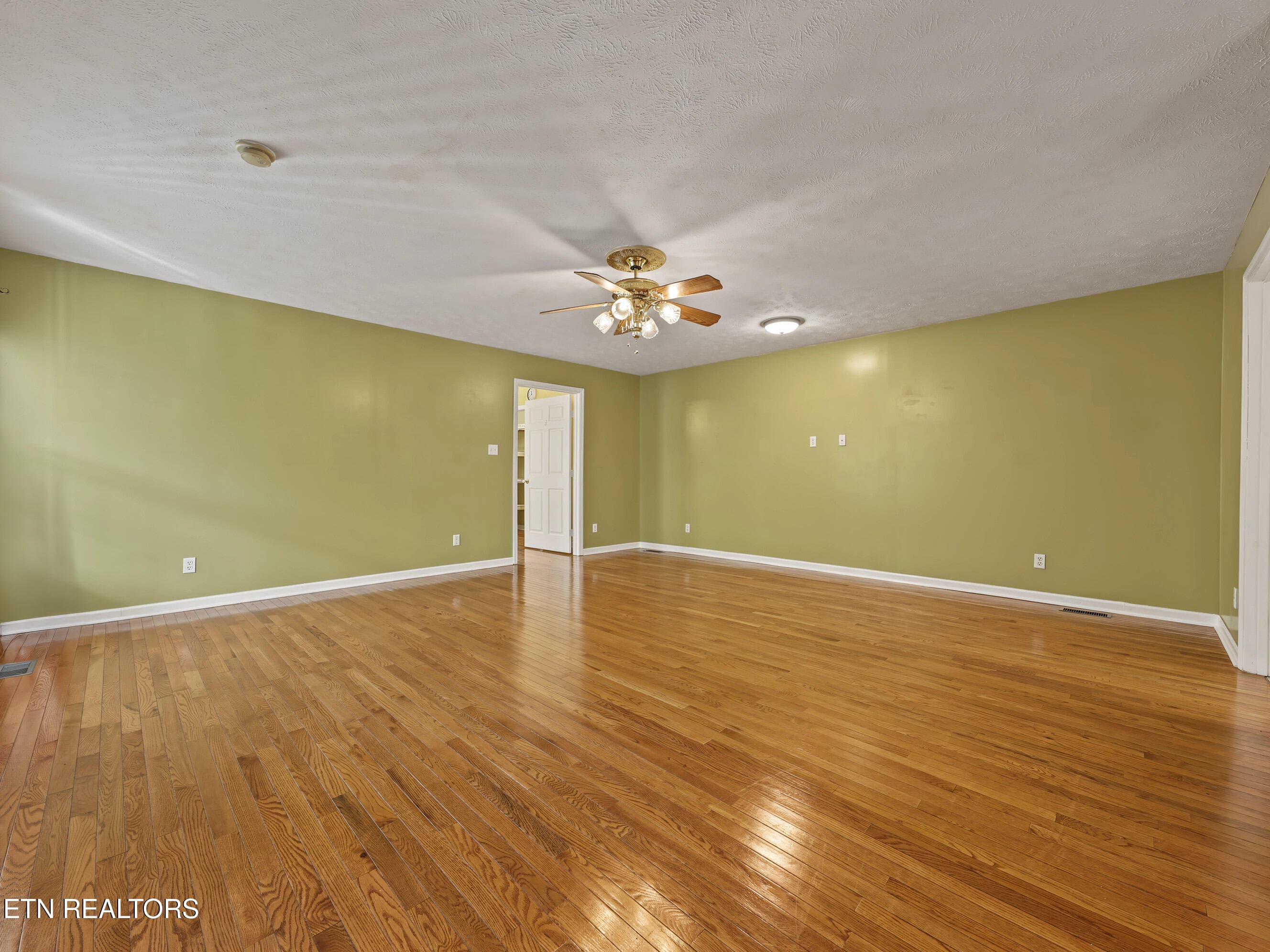 Family room - 6060 S Circle Drive, Tallassee, TN 37878, Tallassee
