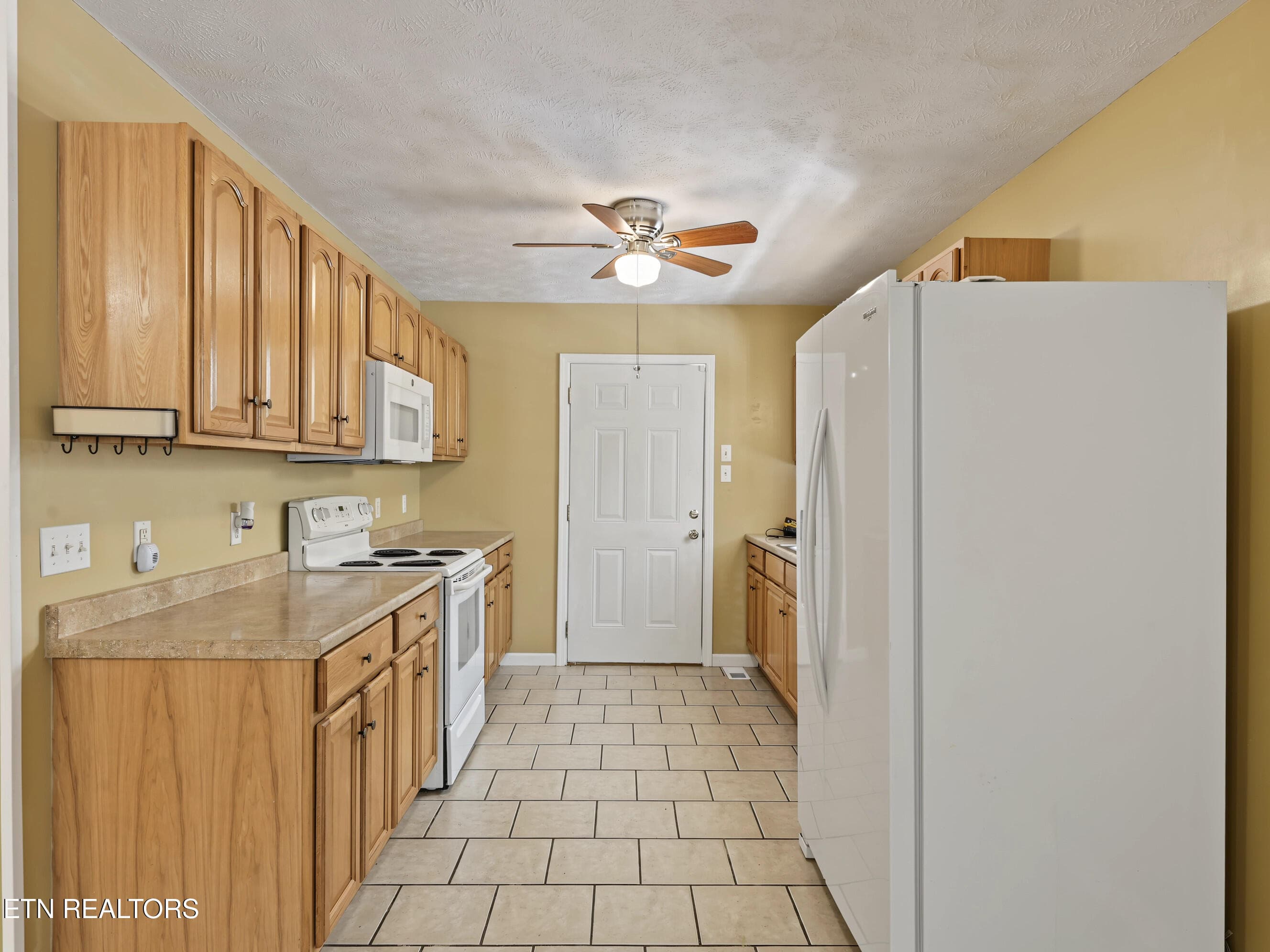 Kitchen - 6060 S Circle Drive, Tallassee, TN 37878, Tallassee