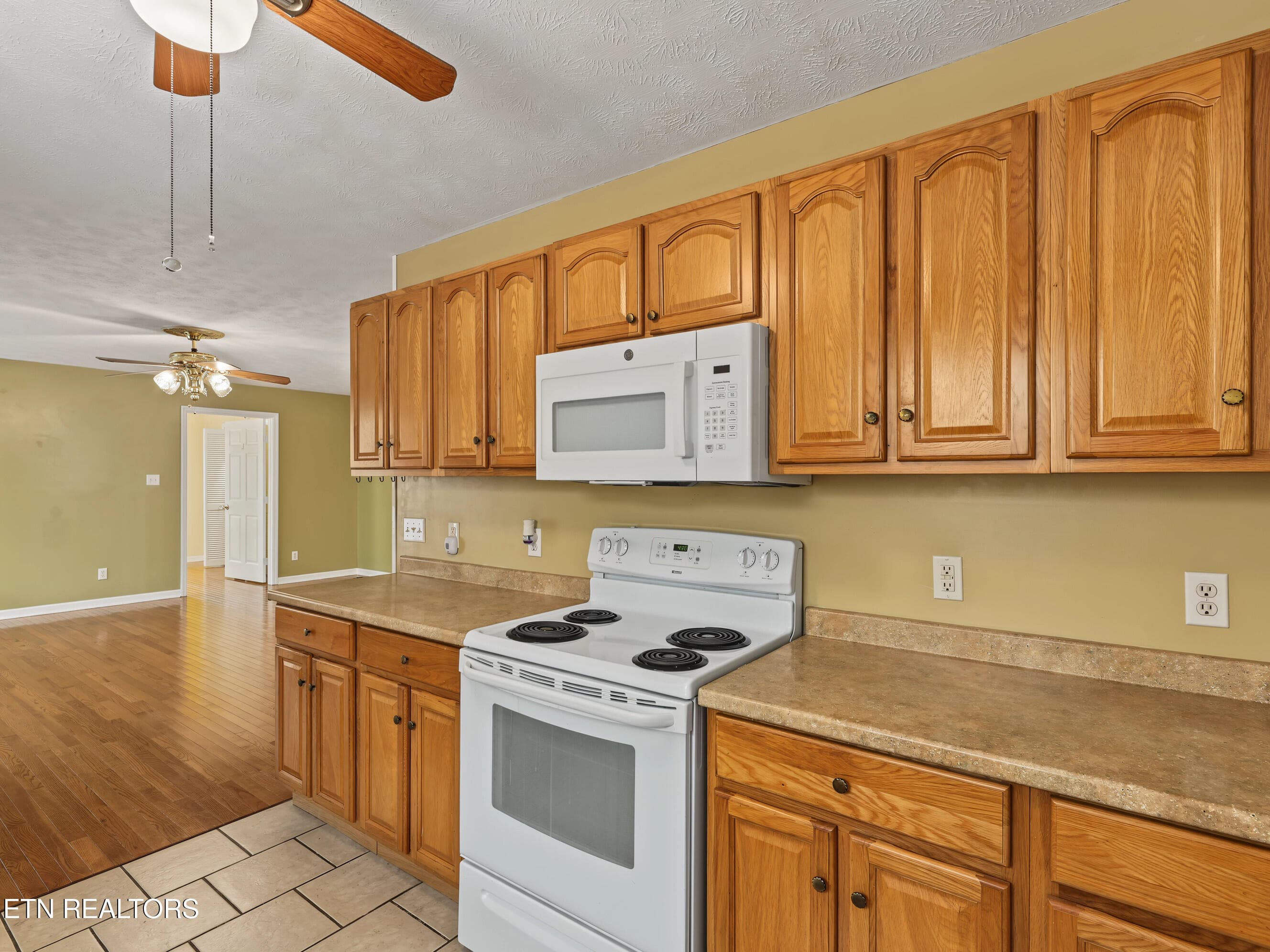 Kitchen - 6060 S Circle Drive, Tallassee, TN 37878, Tallassee