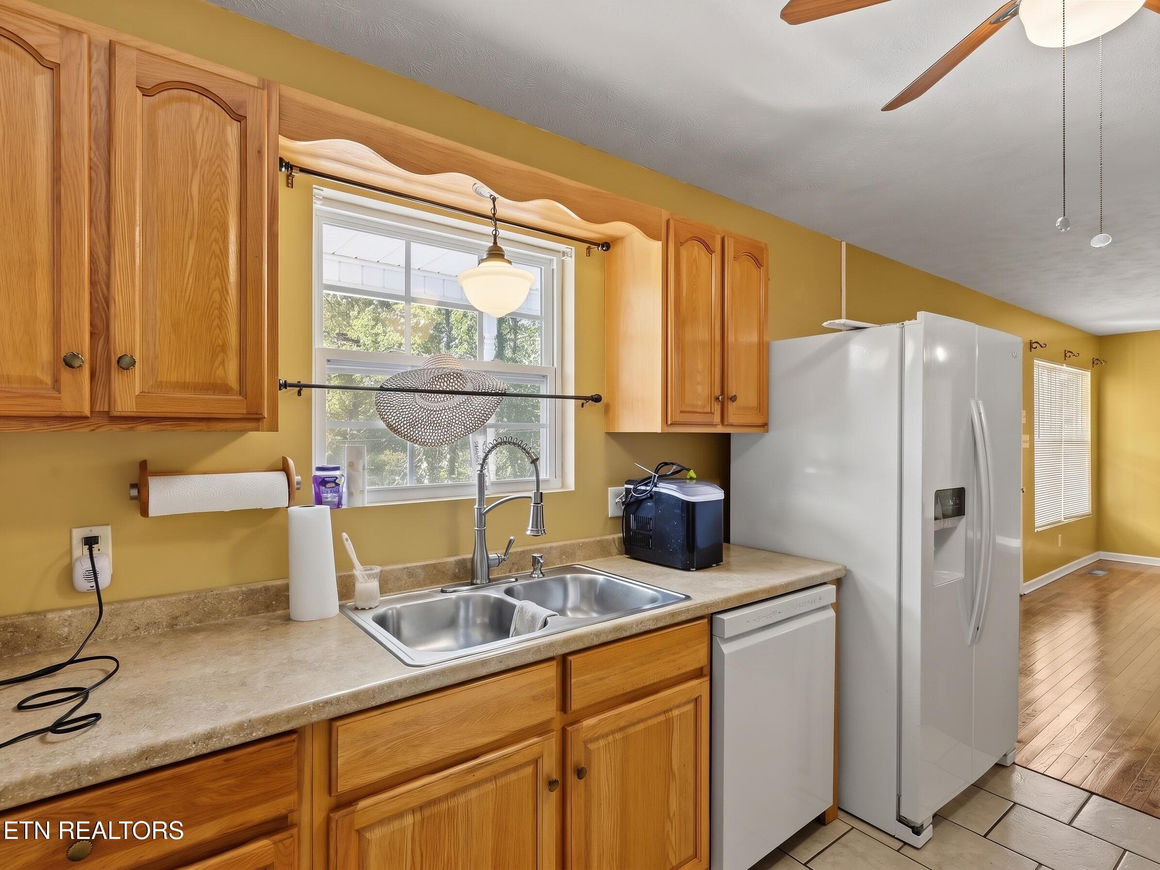 Kitchen - 6060 S Circle Drive, Tallassee, TN 37878, Tallassee