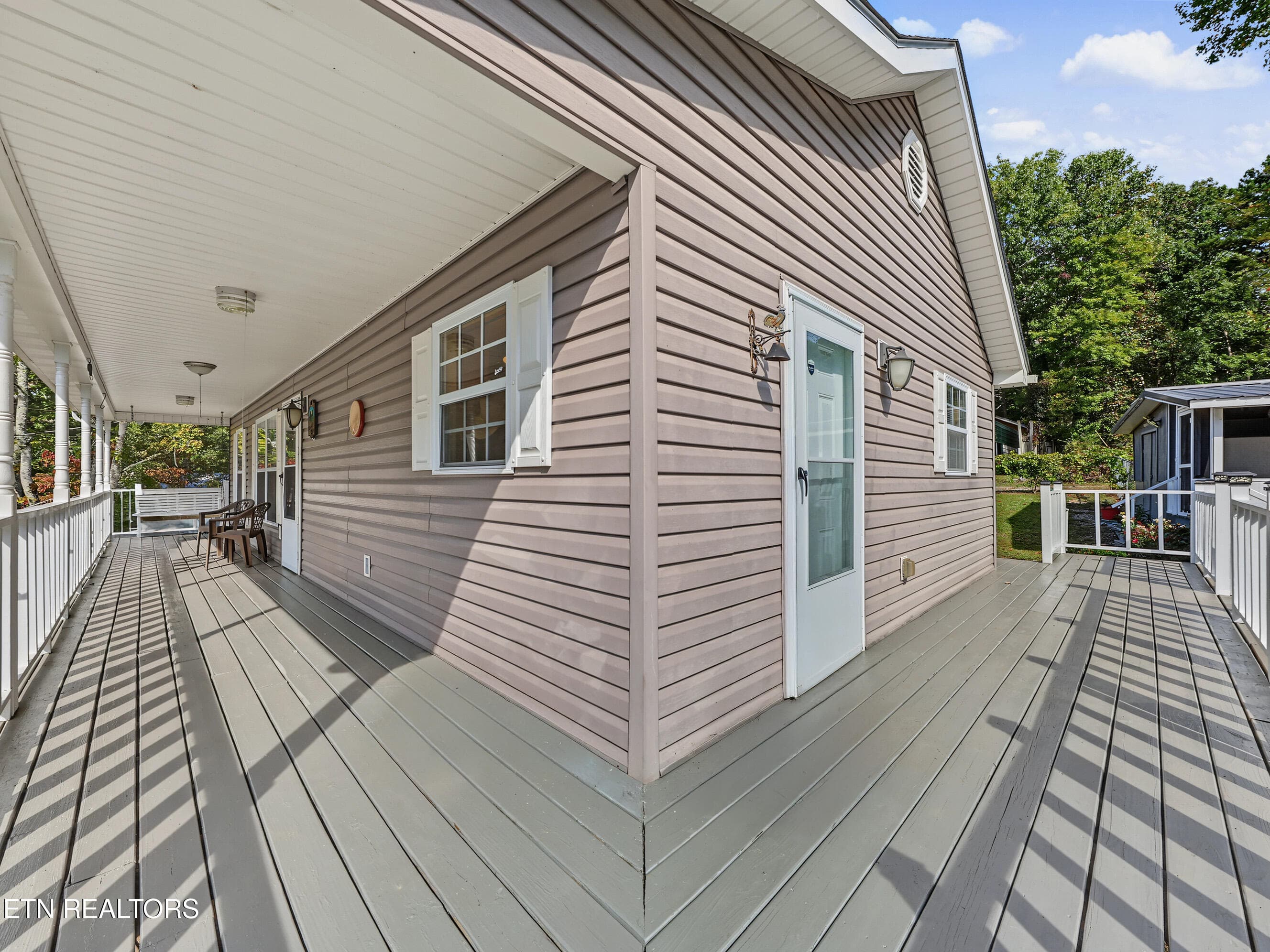 Covered front porch - 6060 S Circle Drive, Tallassee, TN 37878, Tallassee