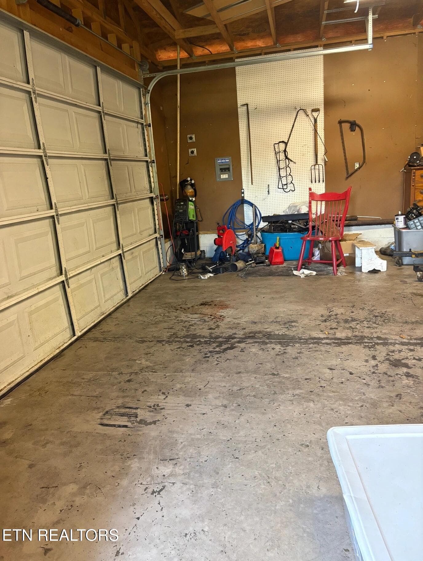 garage - 1674 Goodfield Rd, Decatur, TN 37322