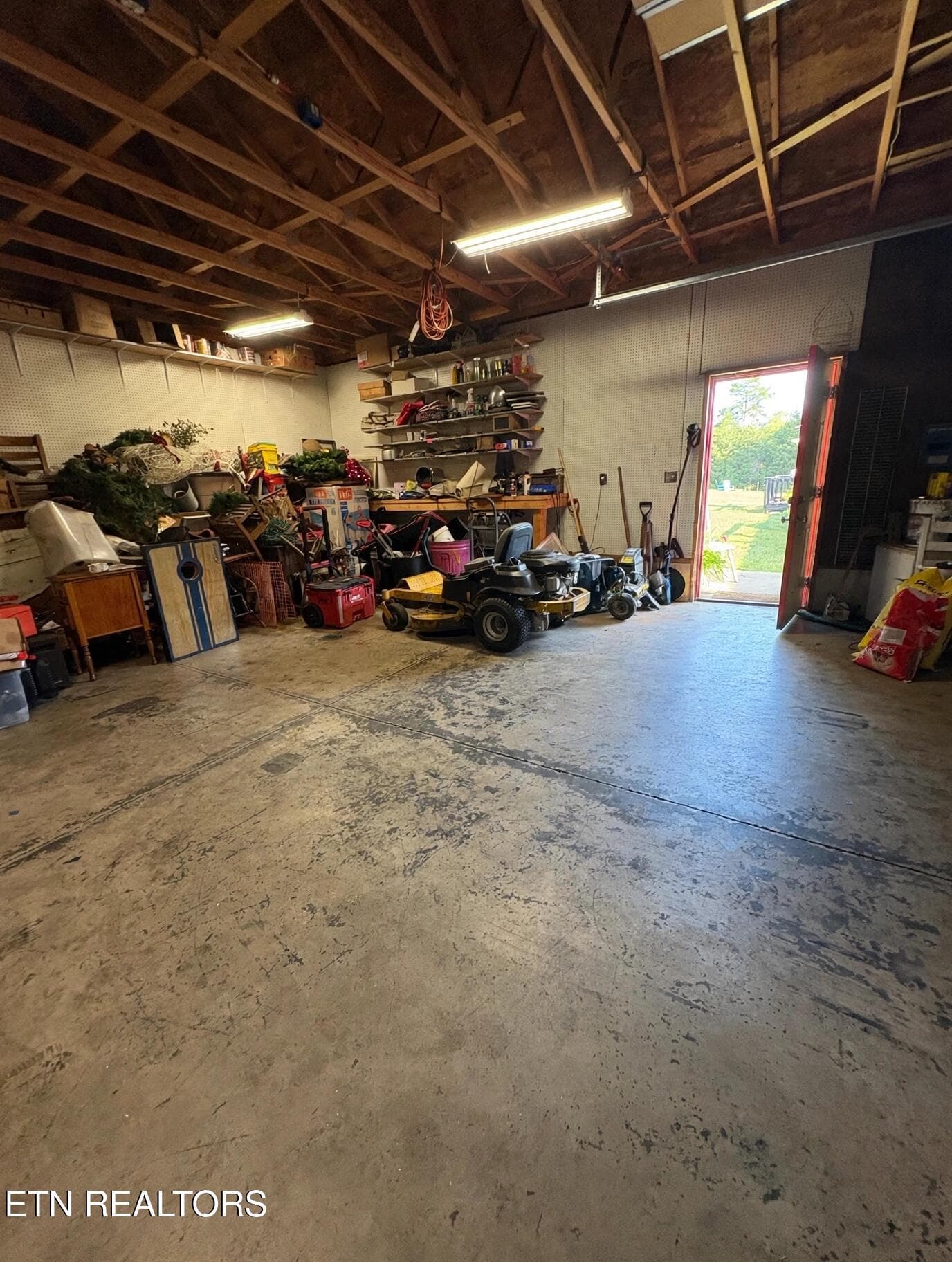 garage - 1674 Goodfield Rd, Decatur, TN 37322