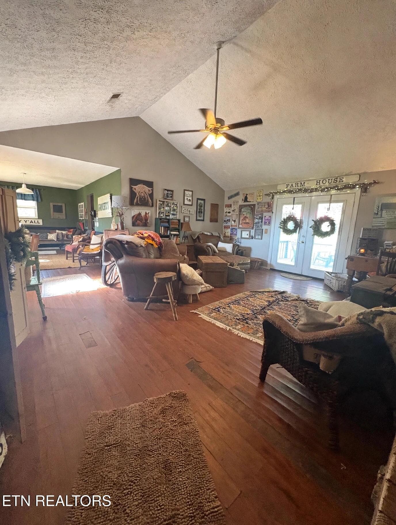 living room - 1674 Goodfield Rd, Decatur, TN 37322