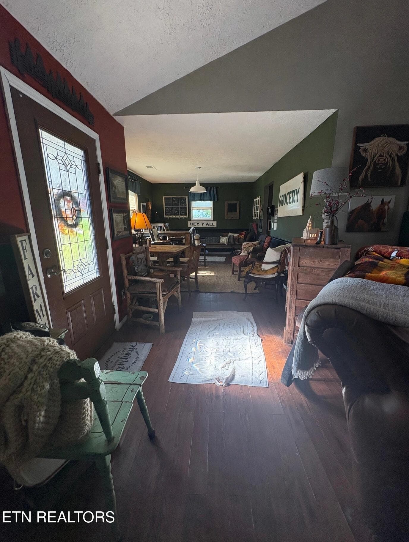 living room - 1674 Goodfield Rd, Decatur, TN 37322