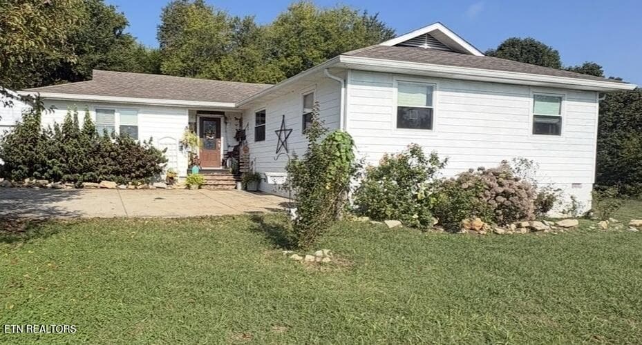 front of home - 1674 Goodfield Rd, Decatur, TN 37322