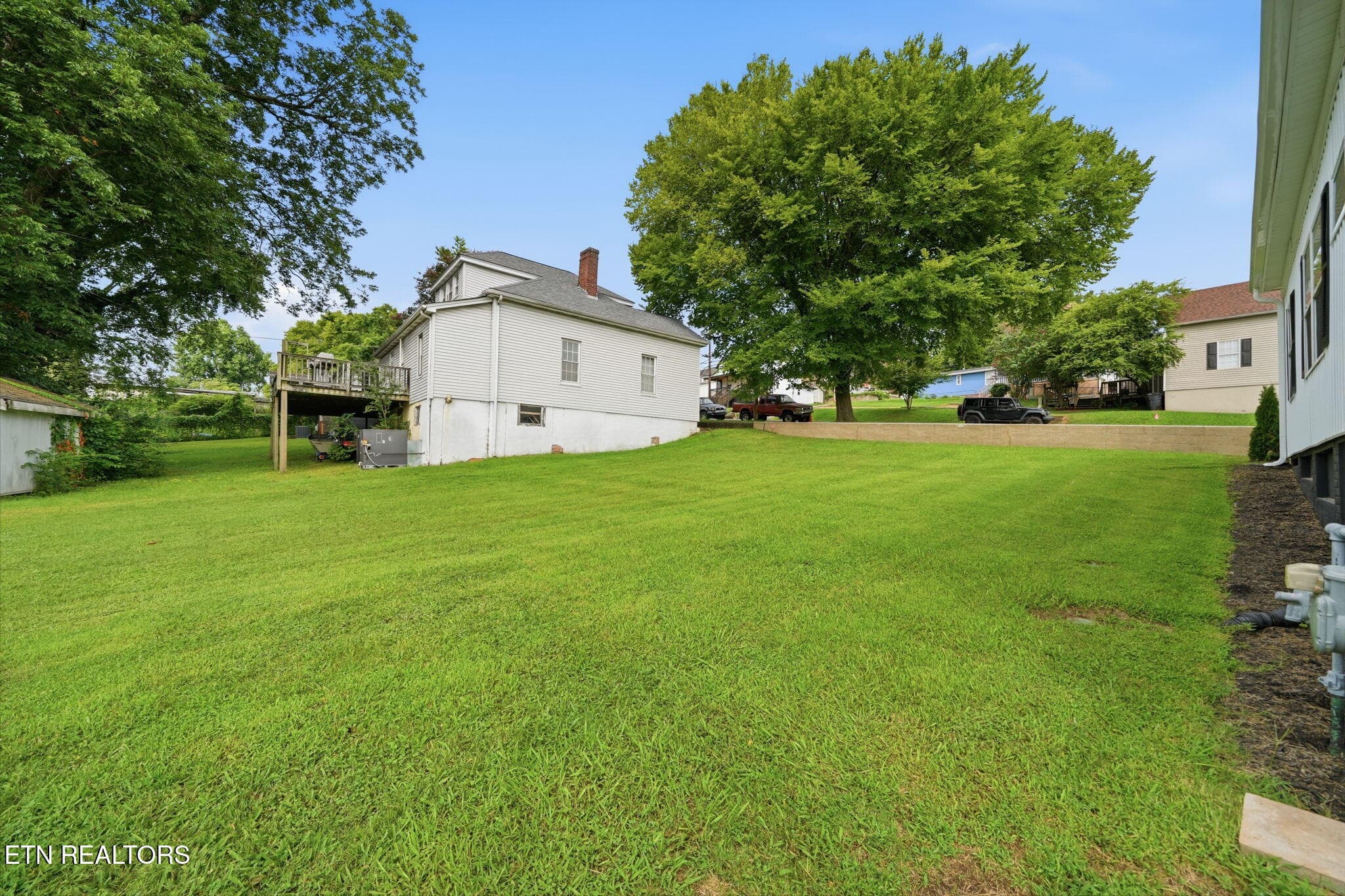 208 E 1st Ave, Lenoir City, TN 37771