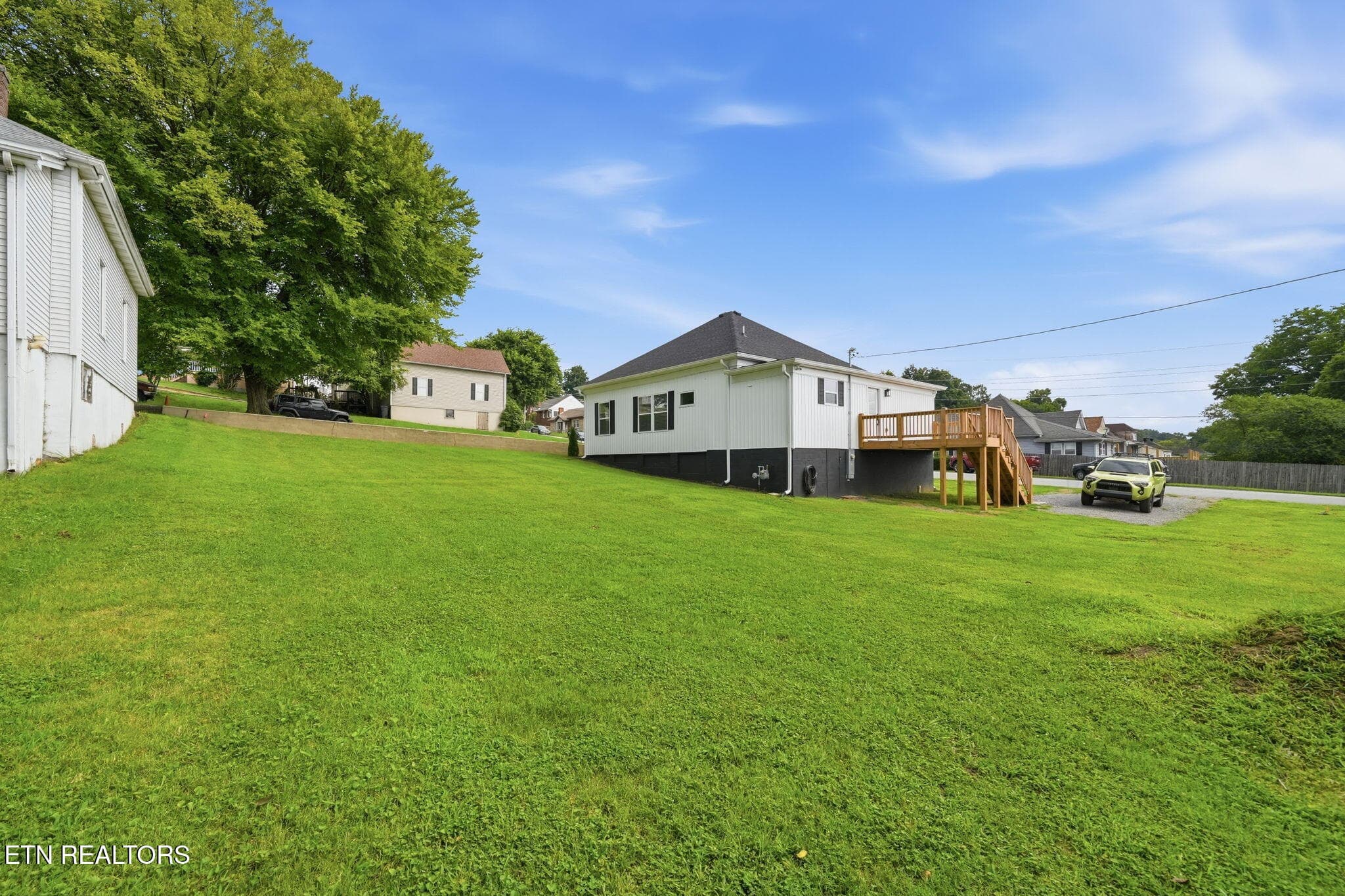 13-web-or-mls-021_DSC05885 - 208 E 1st Ave, Lenoir City, TN 37771, Lenoir City