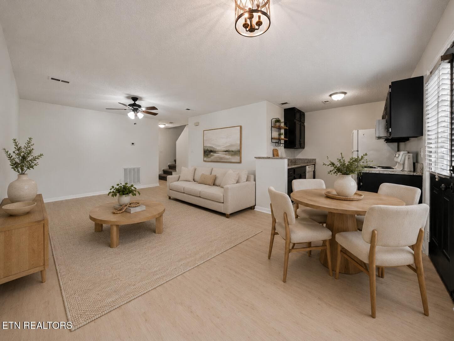 Bright & Comfortable Living Room - 9005 Fountain Brook Lane, Knoxville, TN 37923, Knoxville