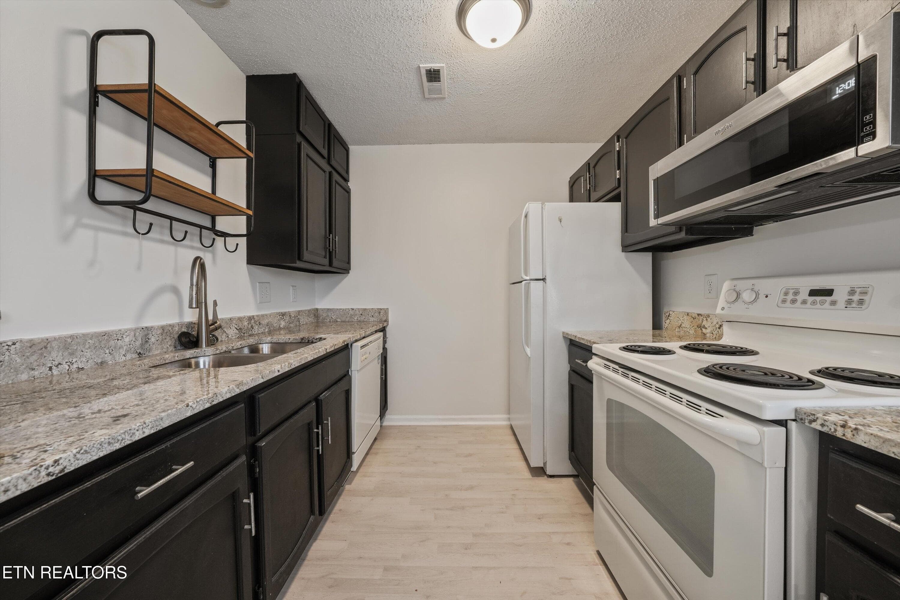 Kitchen with Ample Storage - 9005 Fountain Brook Lane, Knoxville, TN 37923, Knoxville