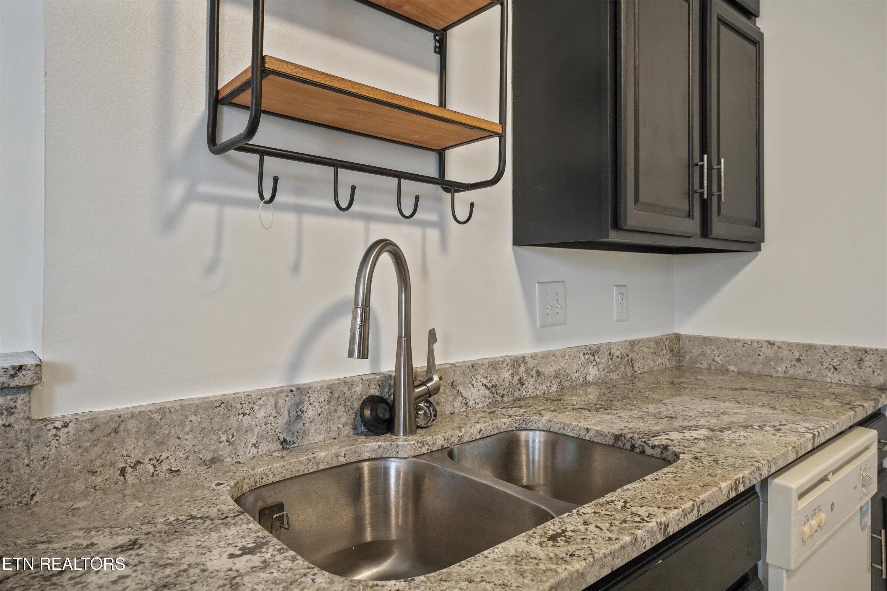 Granite Countertops - 9005 Fountain Brook Lane, Knoxville, TN 37923, Knoxville
