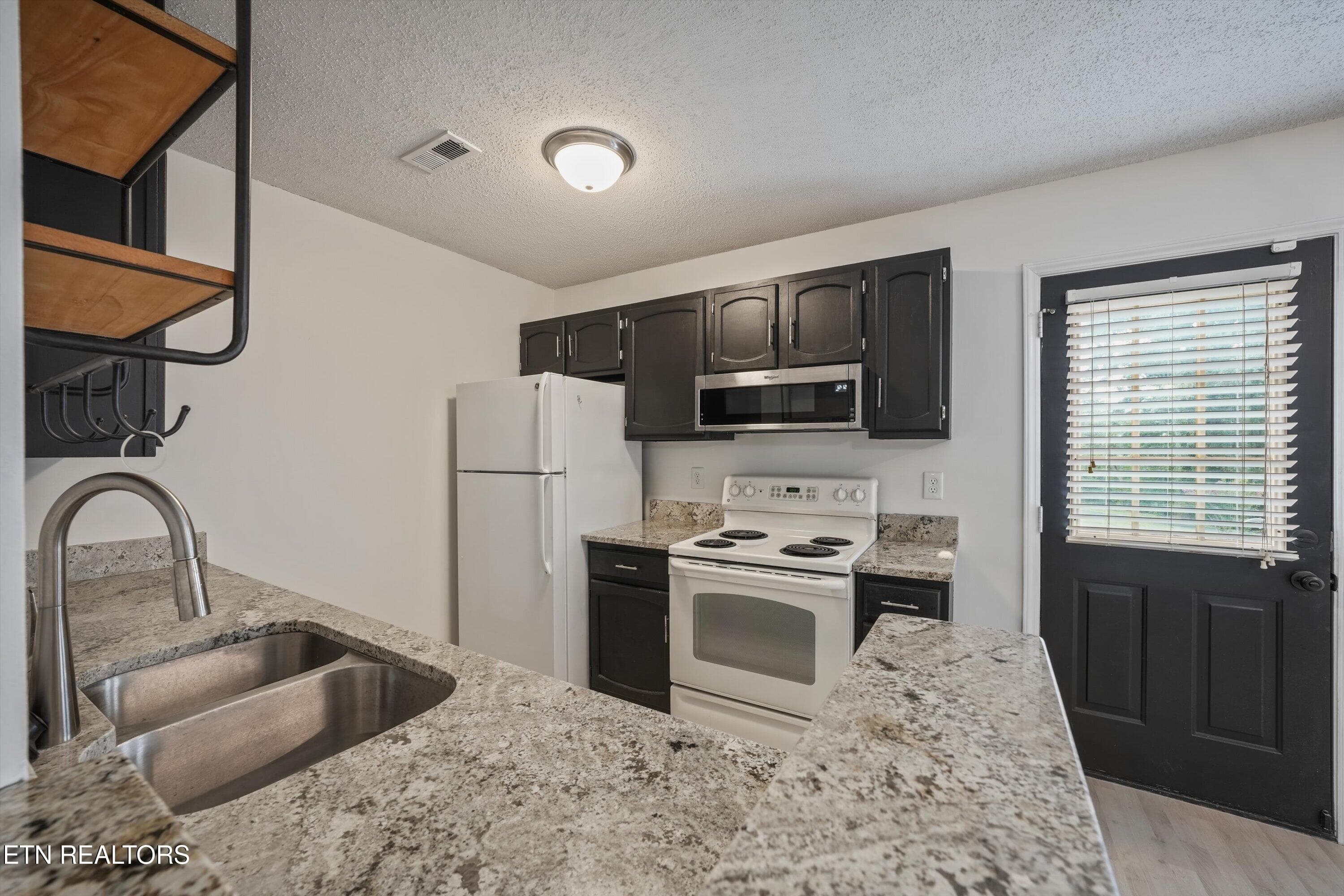 Granite Countertops - 9005 Fountain Brook Lane, Knoxville, TN 37923, Knoxville
