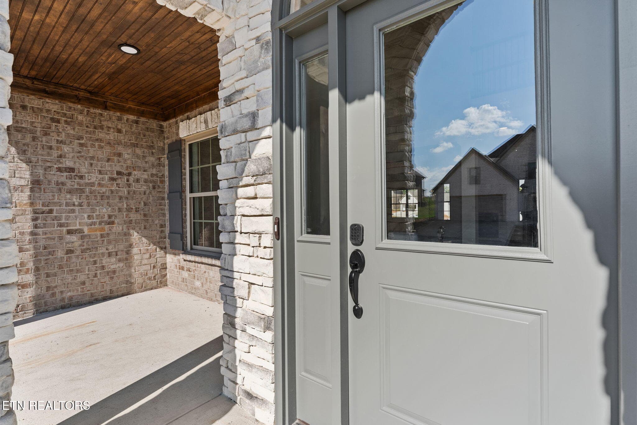 front porch - 332 Rugby Manor Ln, Knoxville, TN 37923, Knoxville