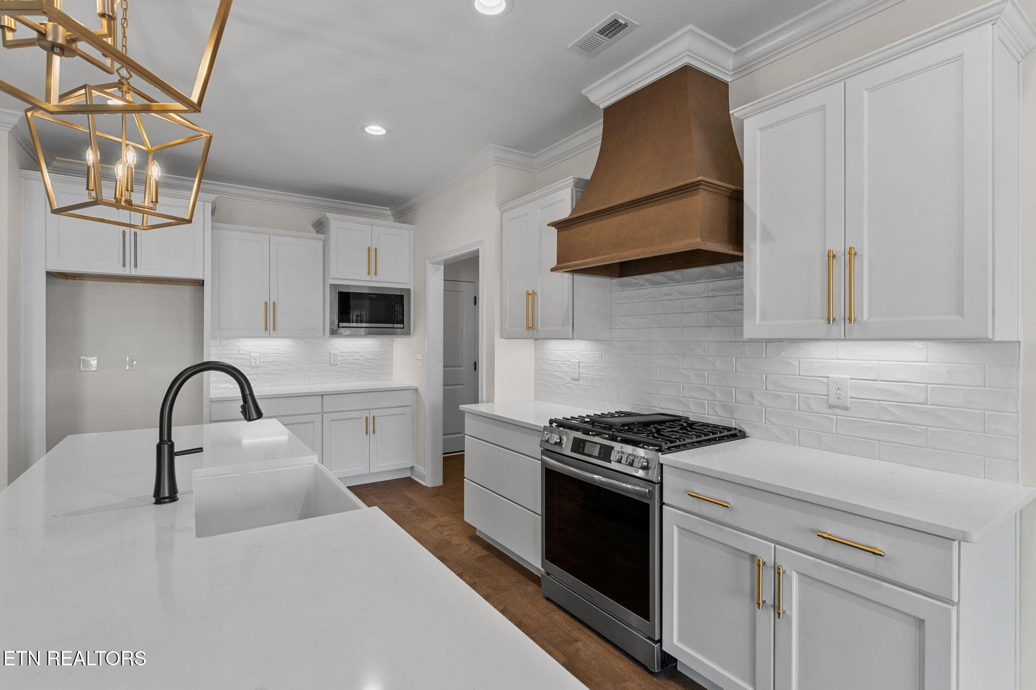 Wood hood - 332 Rugby Manor Ln, Knoxville, TN 37923, Knoxville